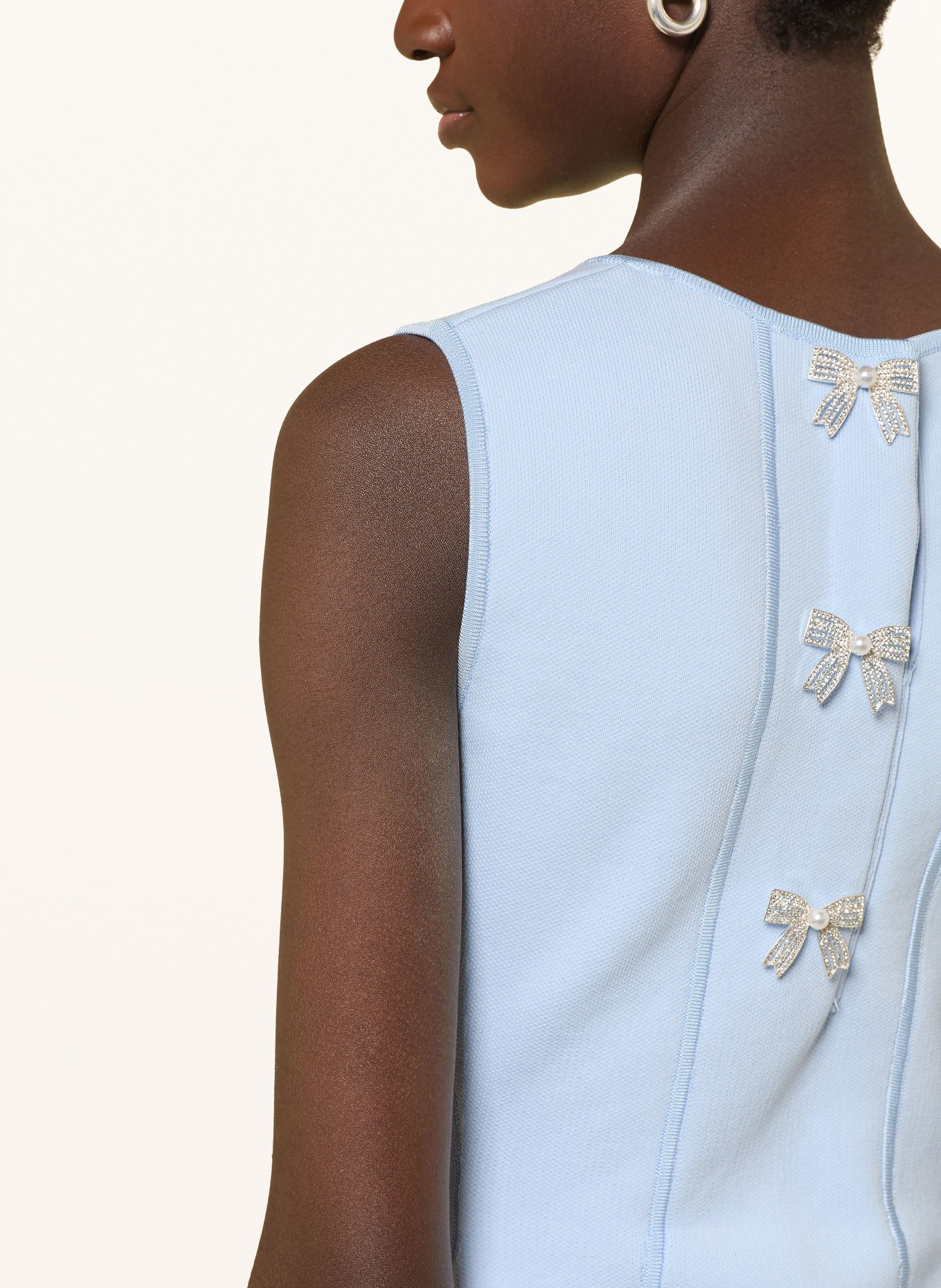 maje Kleid mit Schmuckperlen und Schmucksteinen: HELLBLAU / SILBER