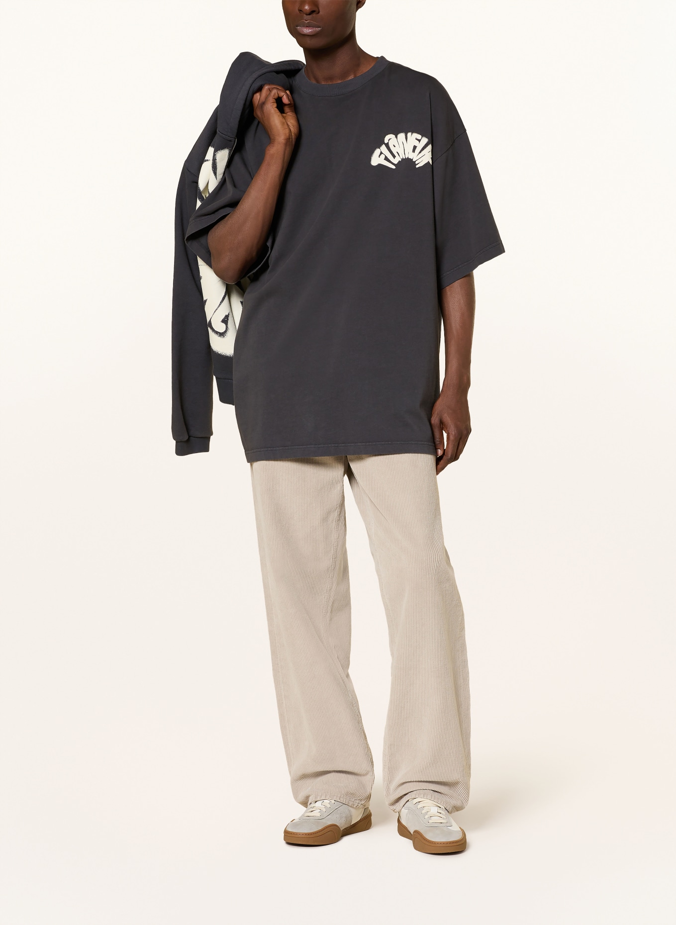 FLÂNEUR T-shirt oversize SOUNDS GOOD: GRIS FONCÉ / CRÈME