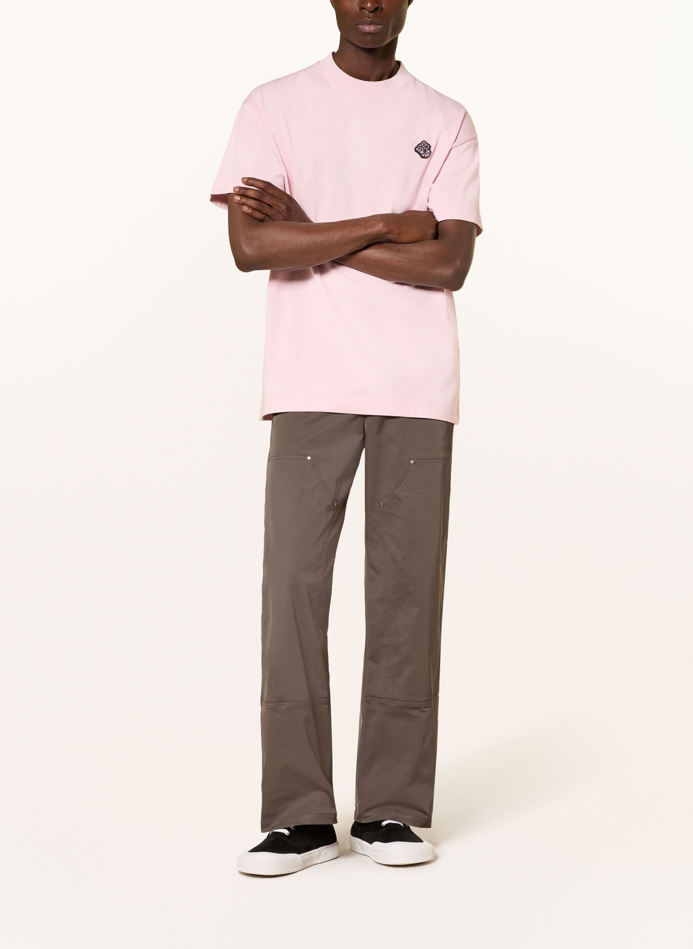 FLÂNEUR Koszulka oversize RUBBER BLOSSOM: BLADORÓŻOWY / CZARNY