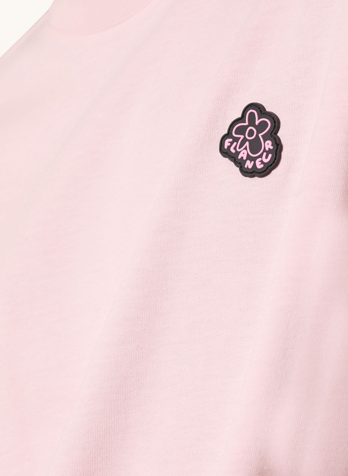 FLÂNEUR Koszulka oversize RUBBER BLOSSOM: BLADORÓŻOWY / CZARNY