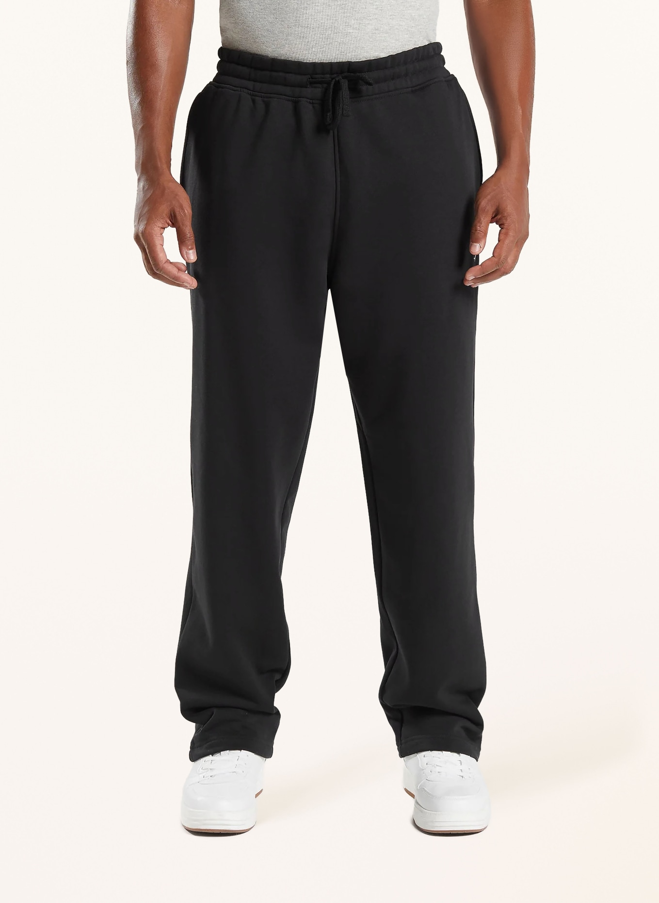GYMSHARK Sweatpants CREST: SCHWARZ