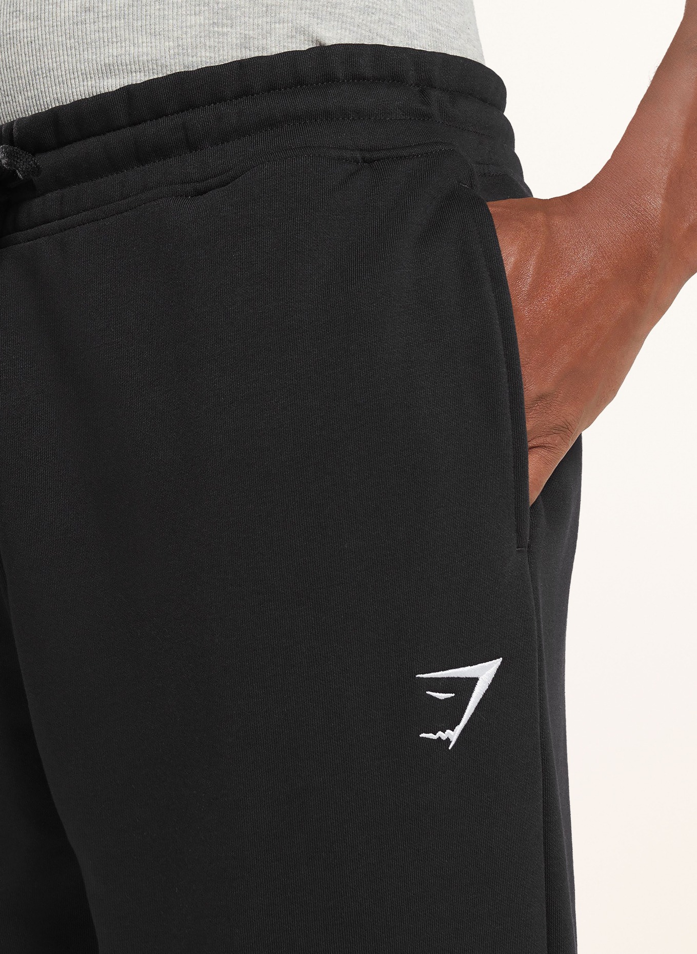 GYMSHARK Sweatpants CREST: SCHWARZ