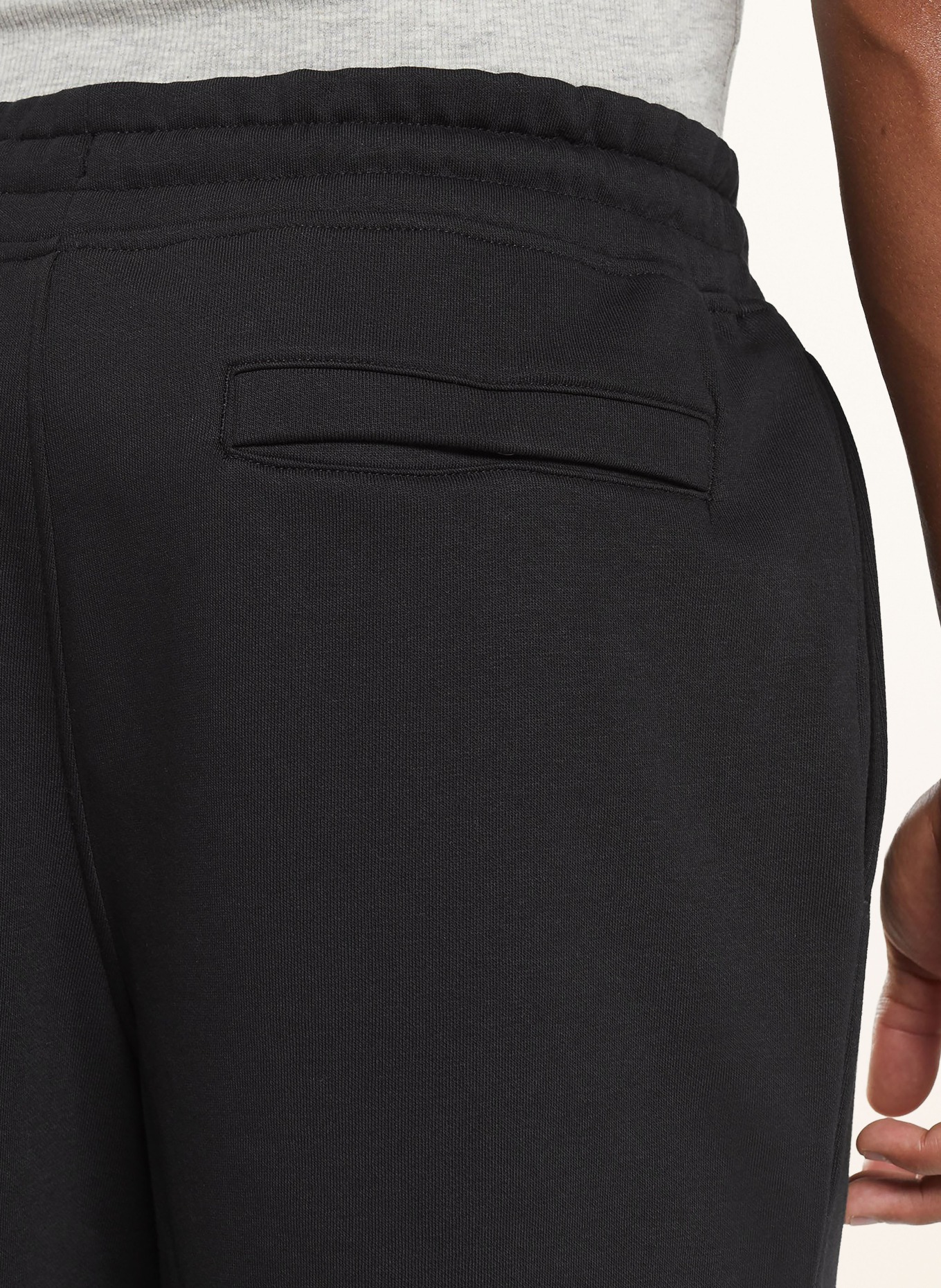 GYMSHARK Sweatpants CREST: SCHWARZ