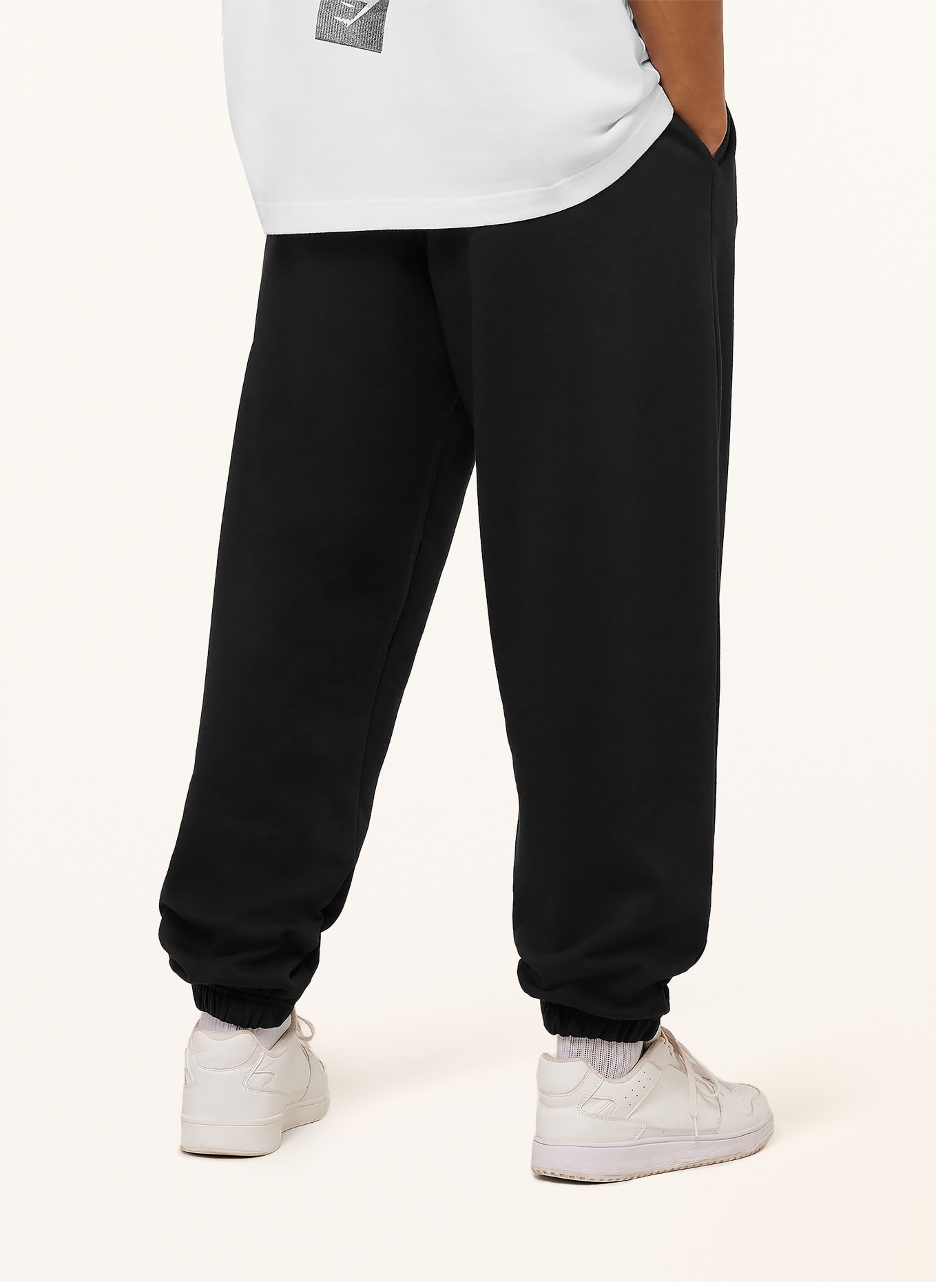 GYMSHARK Sweatpants CREST: SCHWARZ