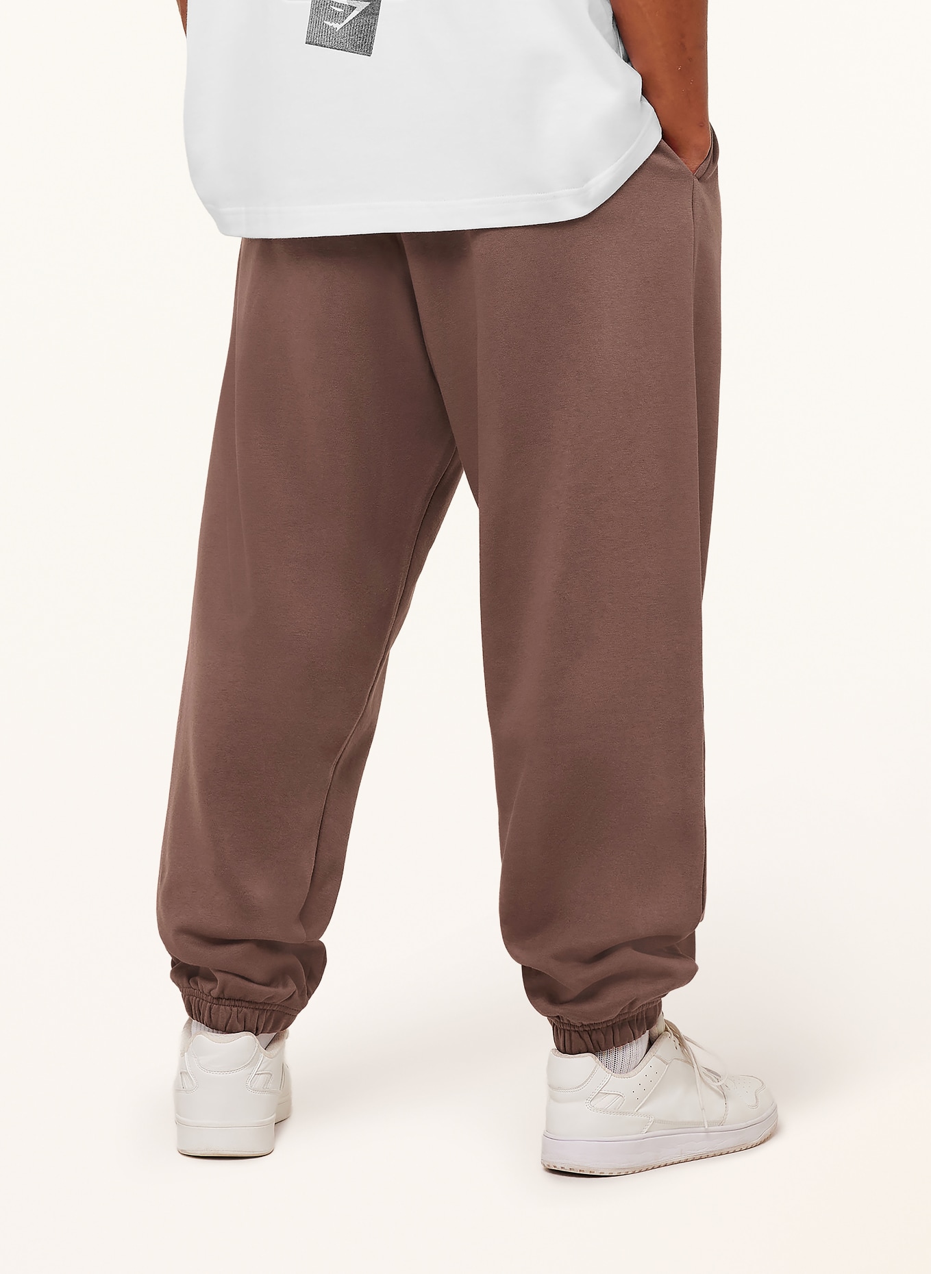 GYMSHARK Sweatpants CREST: BRAUN