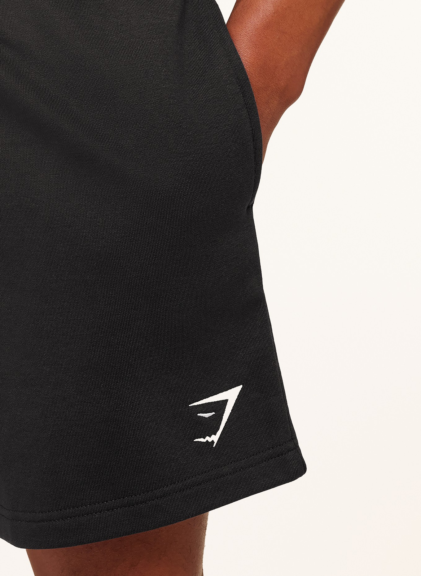 GYMSHARK Sweatshorts CREST: SCHWARZ