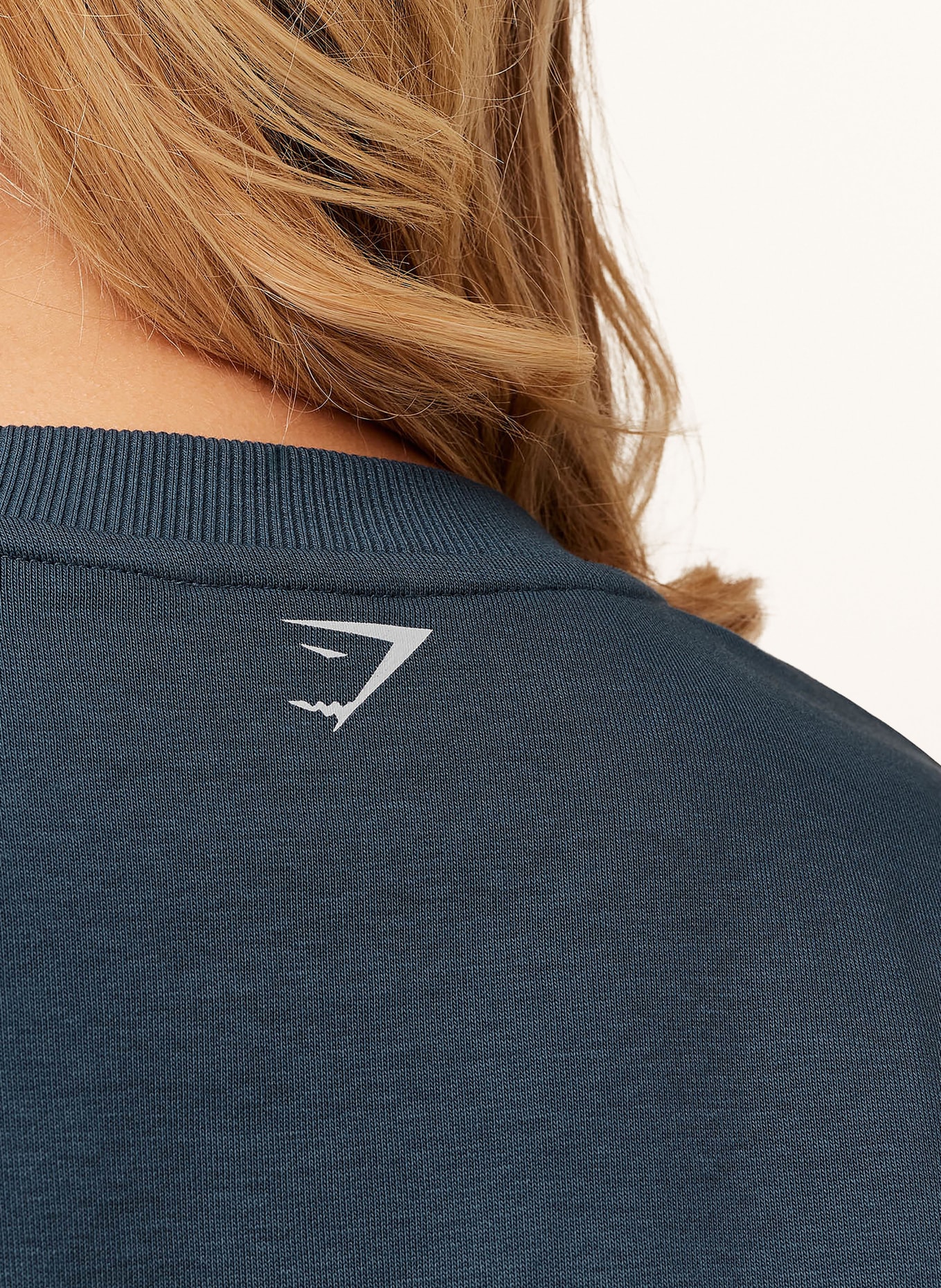 GYMSHARK Sweatshirt GFX WORN CREST: DUNKELBLAU