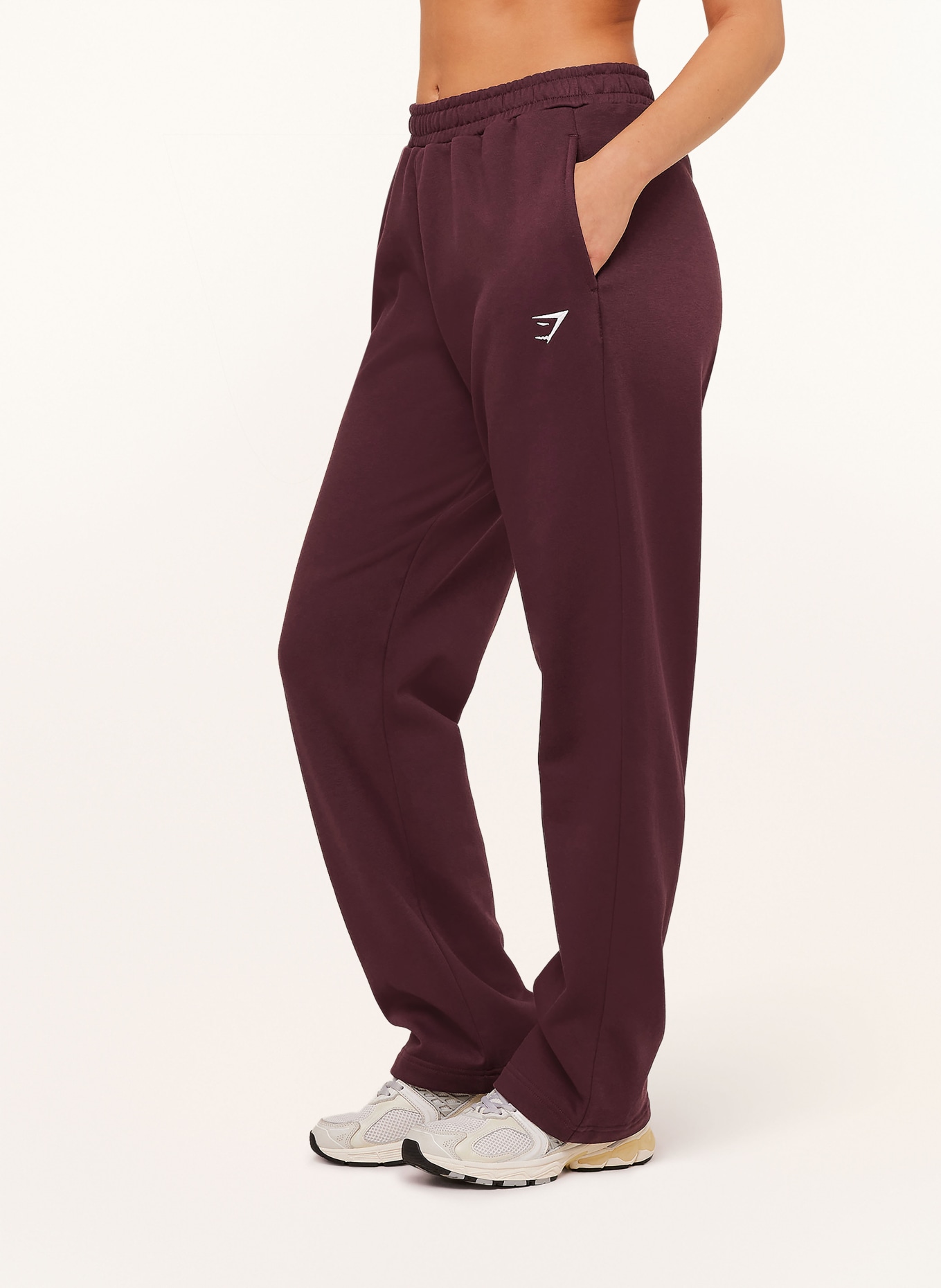 GYMSHARK Sweatpants TRAINING: DUNKELLILA