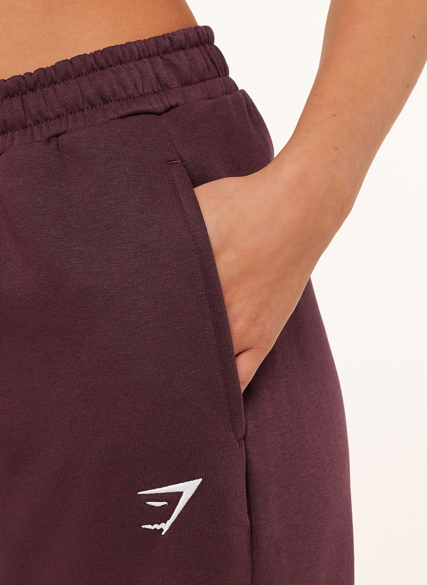 GYMSHARK Sweatpants TRAINING: DUNKELLILA