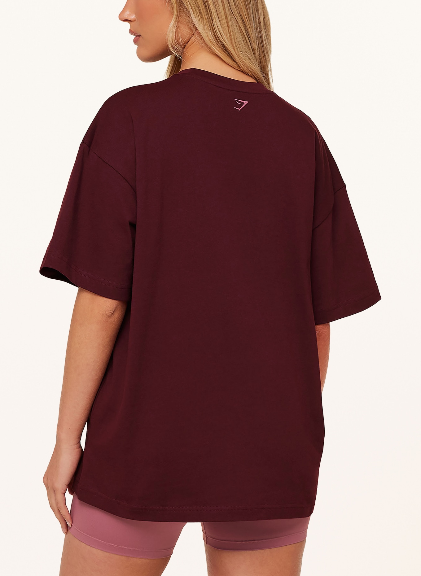 GYMSHARK T-Shirt GFX COLLEGIATE LIFESTYLE: DUNKELROT / ALTROSA
