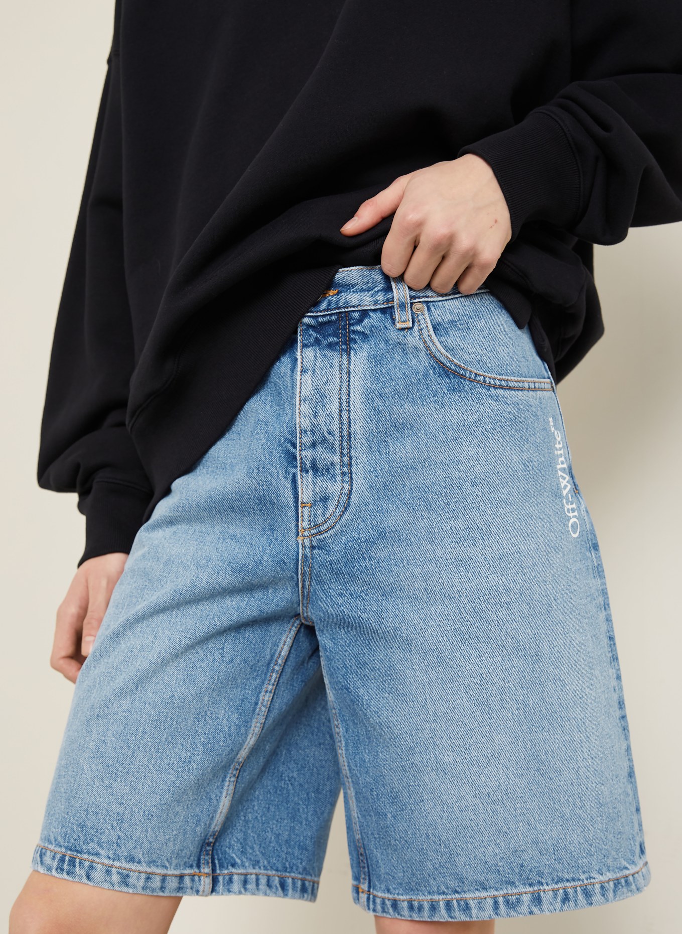 Off-White Jeansshorts: 400 LIGHT MEDIUM BLUE