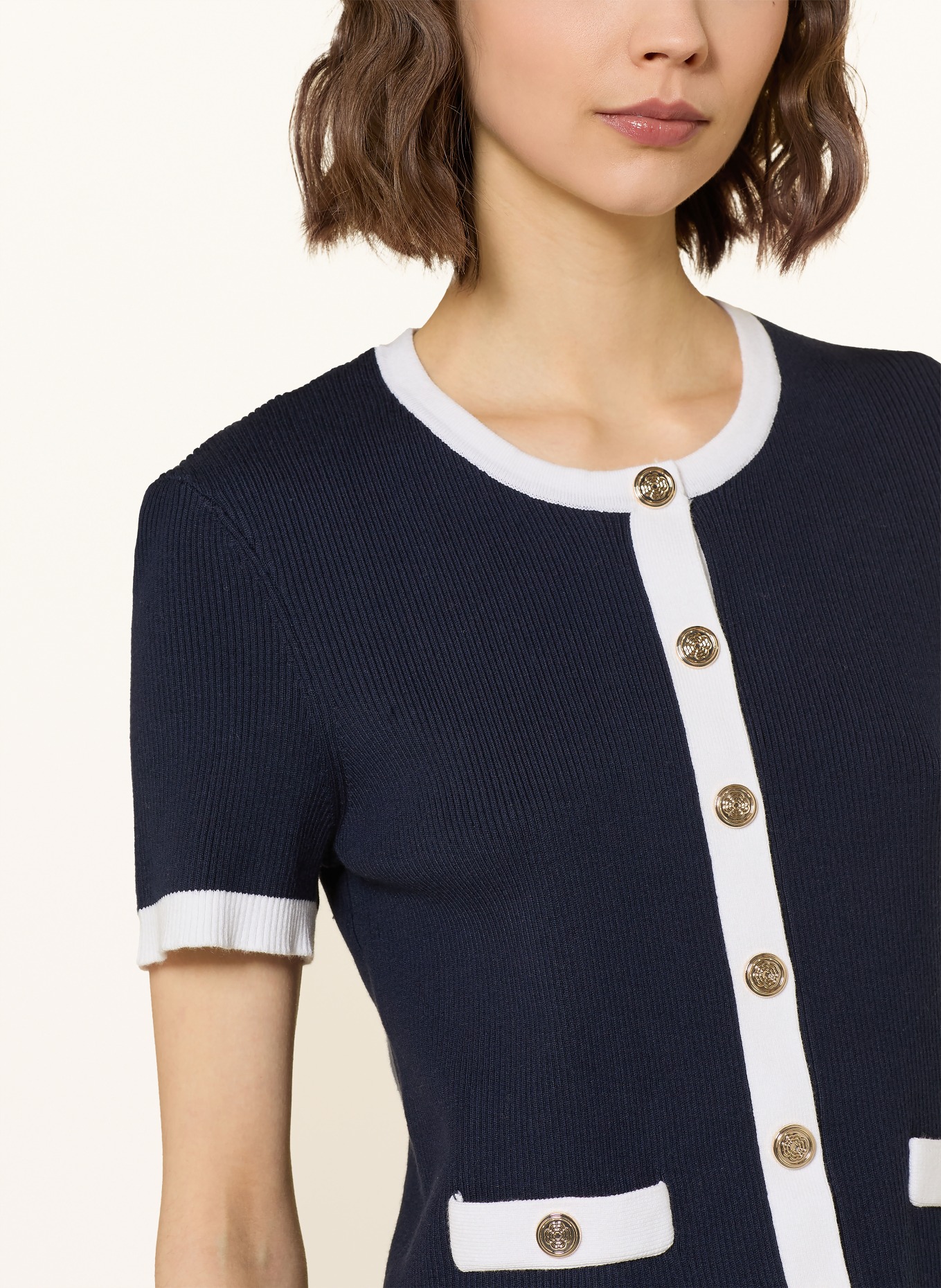 maje Strickjacke: DUNKELBLAU / WEISS