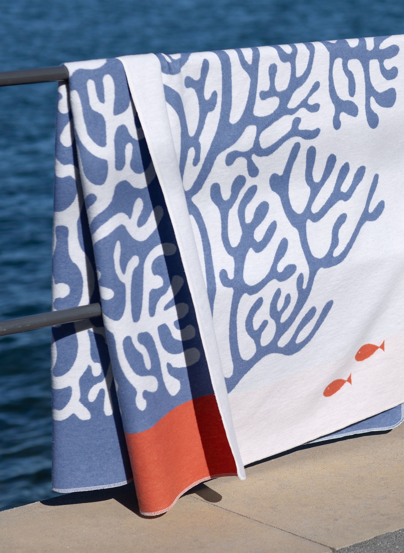 David Fussenegger Plaid SILVRETTA: KREMOWY / CZERWONY / JASNONIEBIESKI