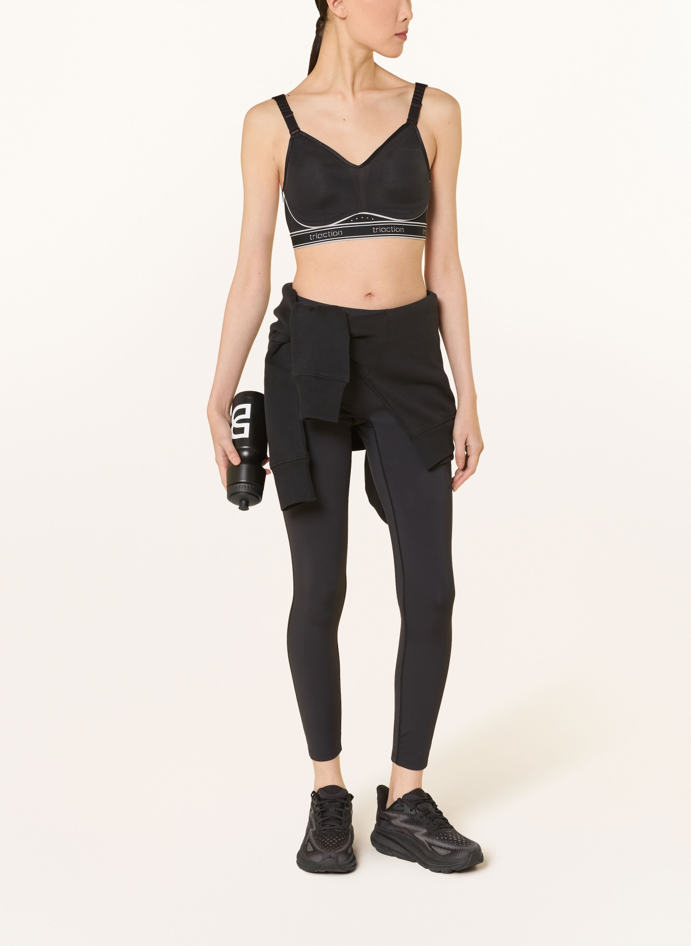 Triumph Sportovní podprsenka TRIACTION CARDIO BREEZE s síťovinou: ČERNÁ / BÍLÁ