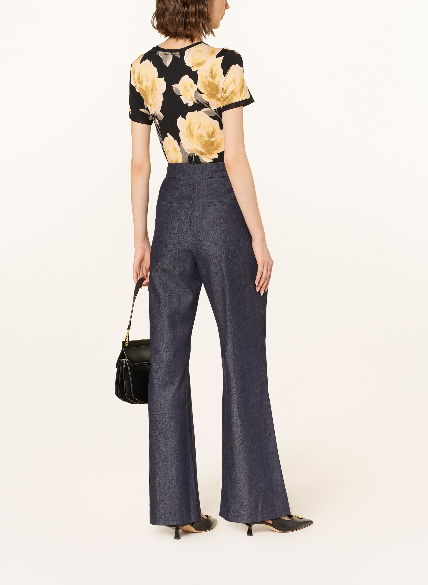 TED BAKER Tricou THIRA: NEGRU / GALBEN ÎNCHIS