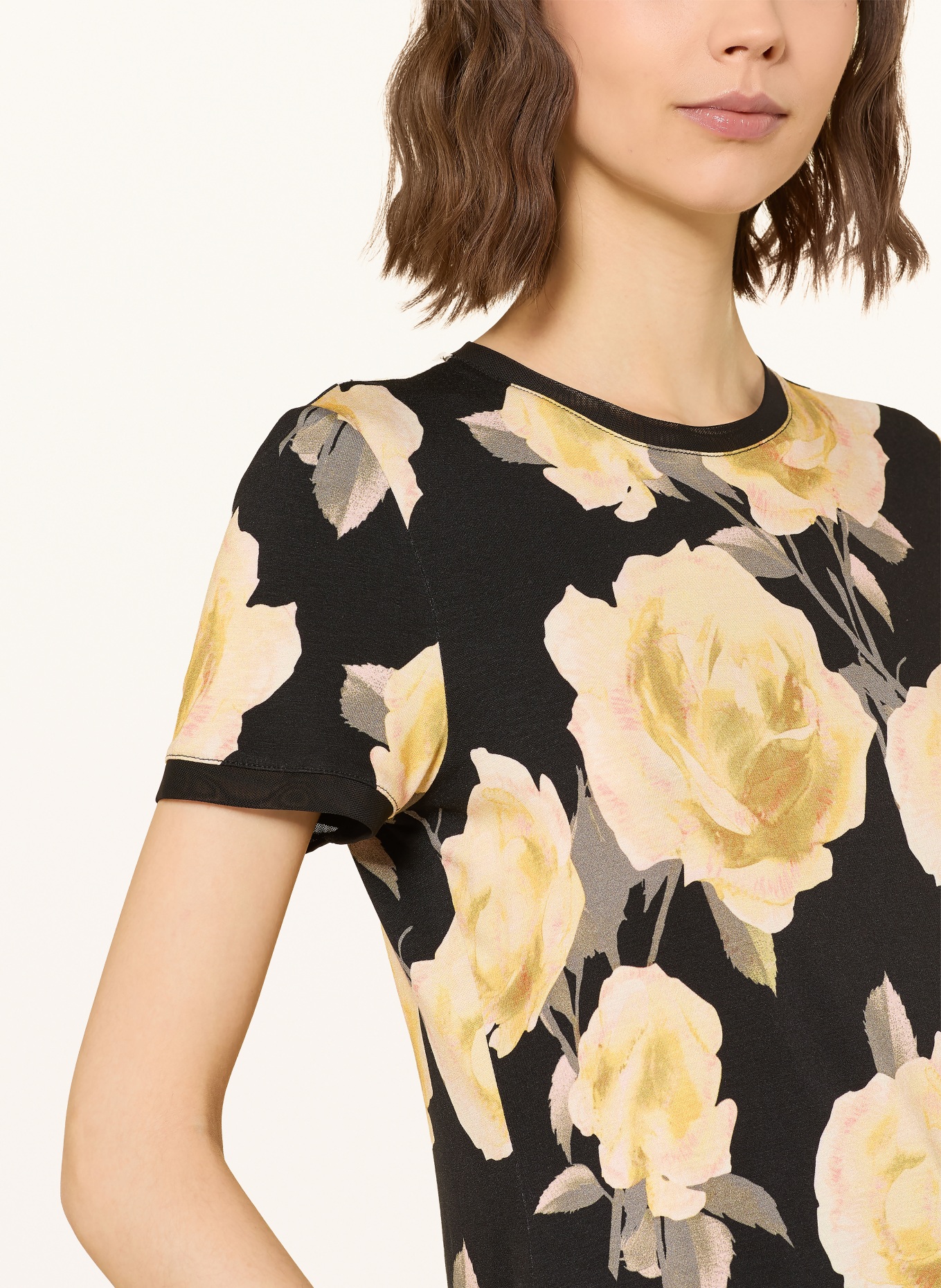 TED BAKER Tricou THIRA: NEGRU / GALBEN ÎNCHIS