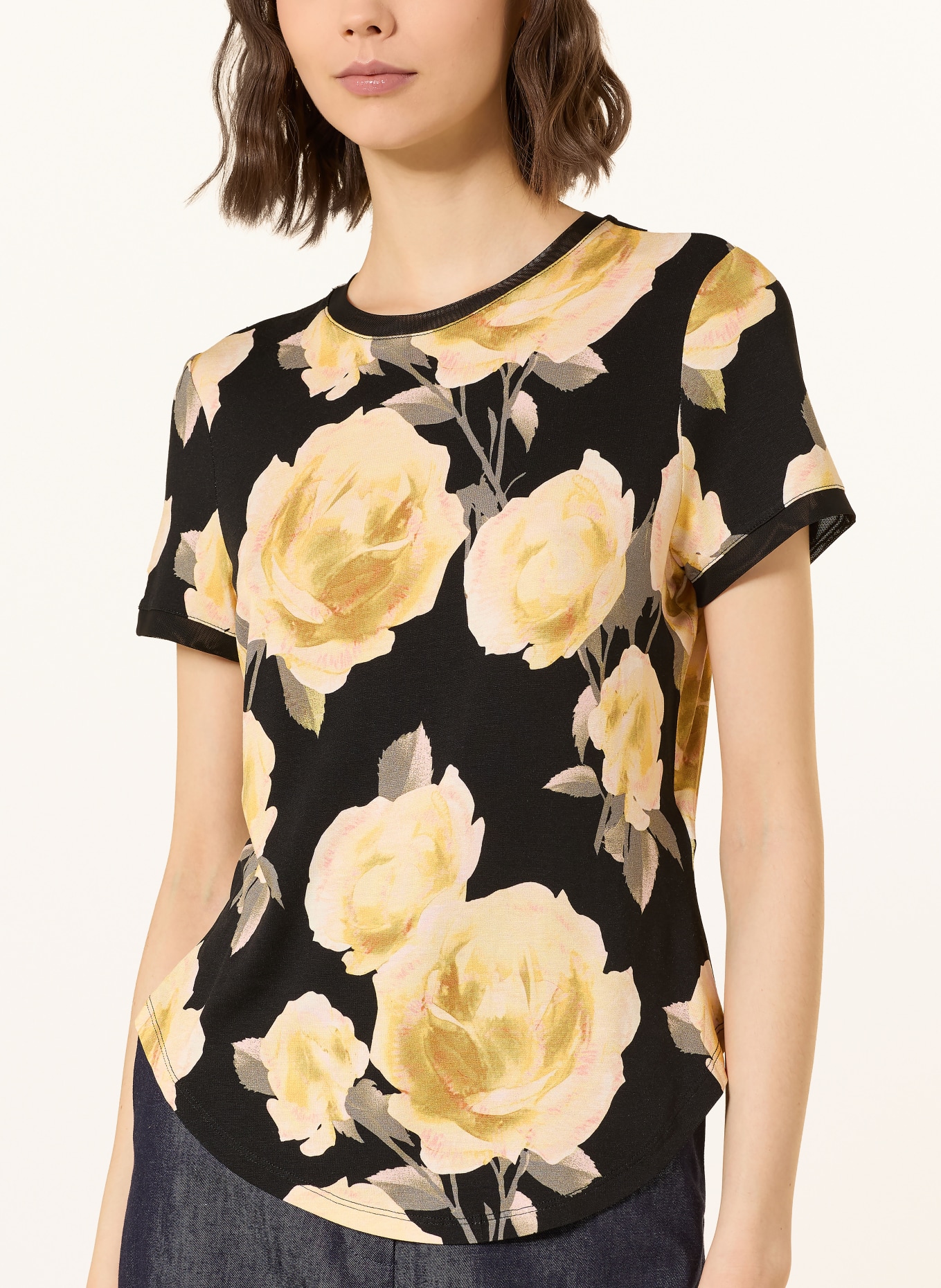 TED BAKER Tricou THIRA: NEGRU / GALBEN ÎNCHIS