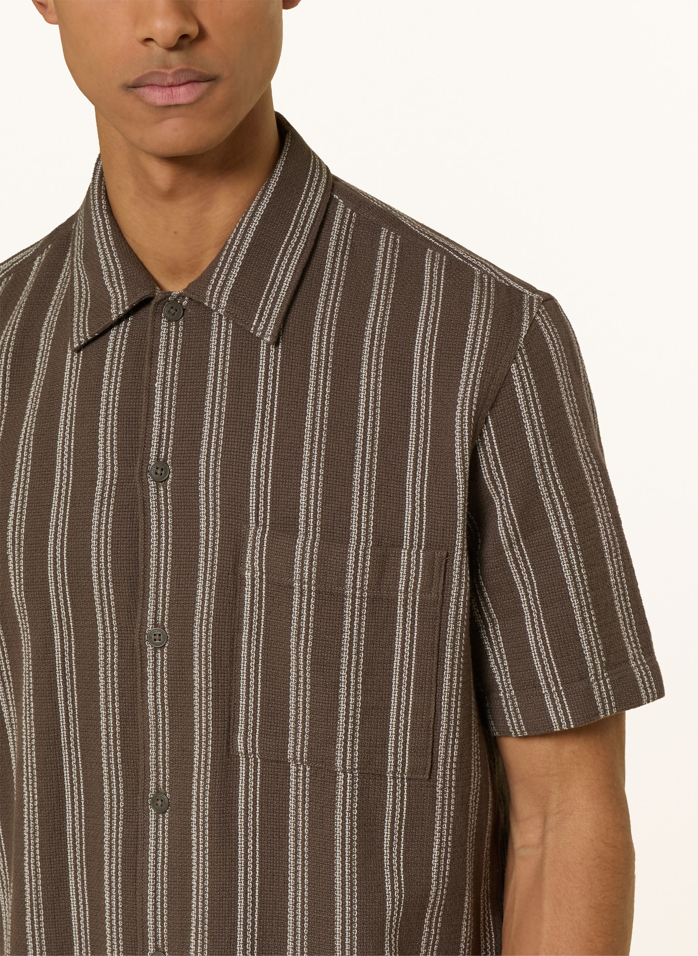 Marc O'Polo Chemise à manches courtes coupe classique: MARRON FONCÉ / BLANC