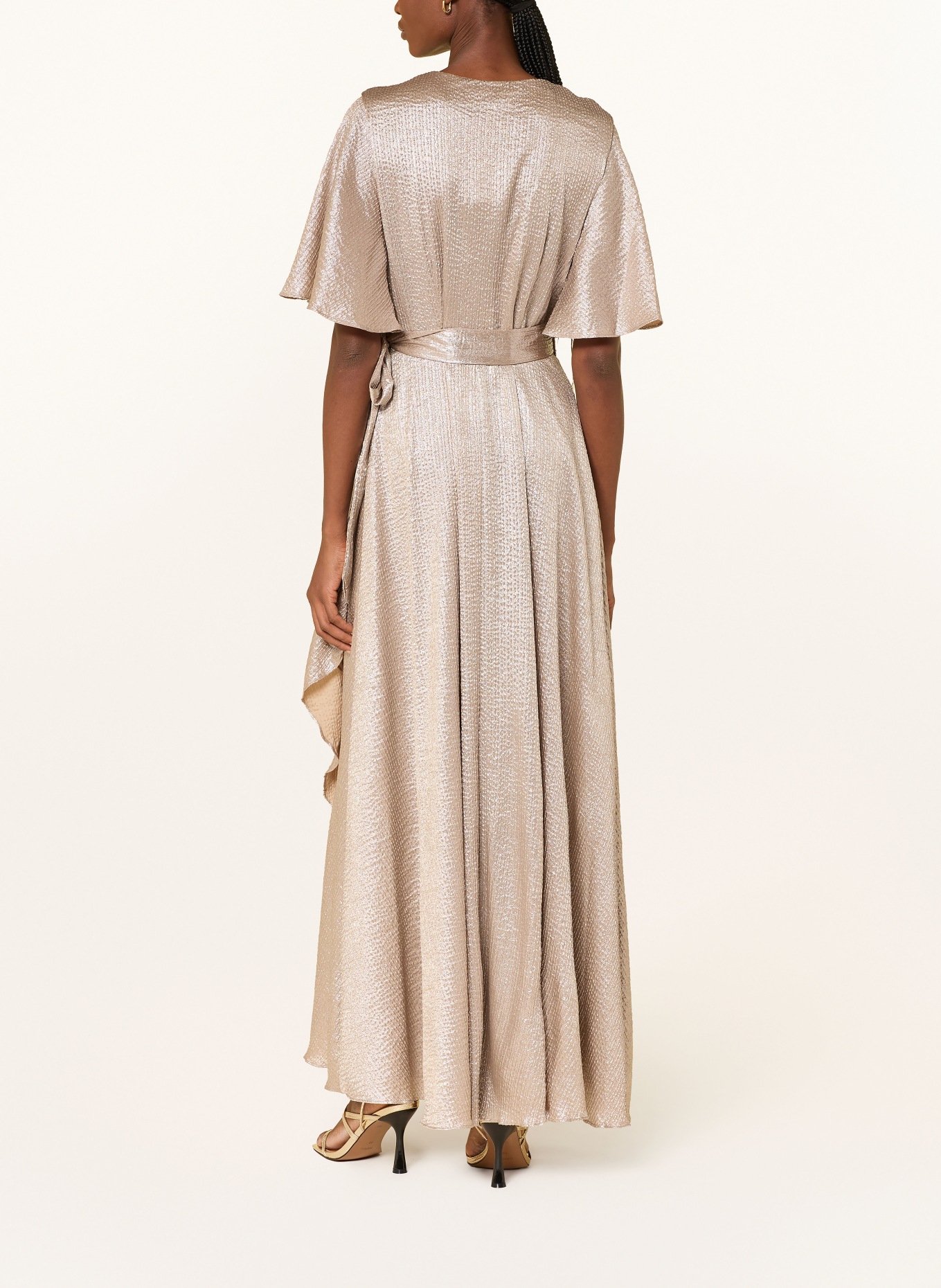 Phase Eight Robe portefeuille JULISSA avec fil pailleté et volants: BEIGE