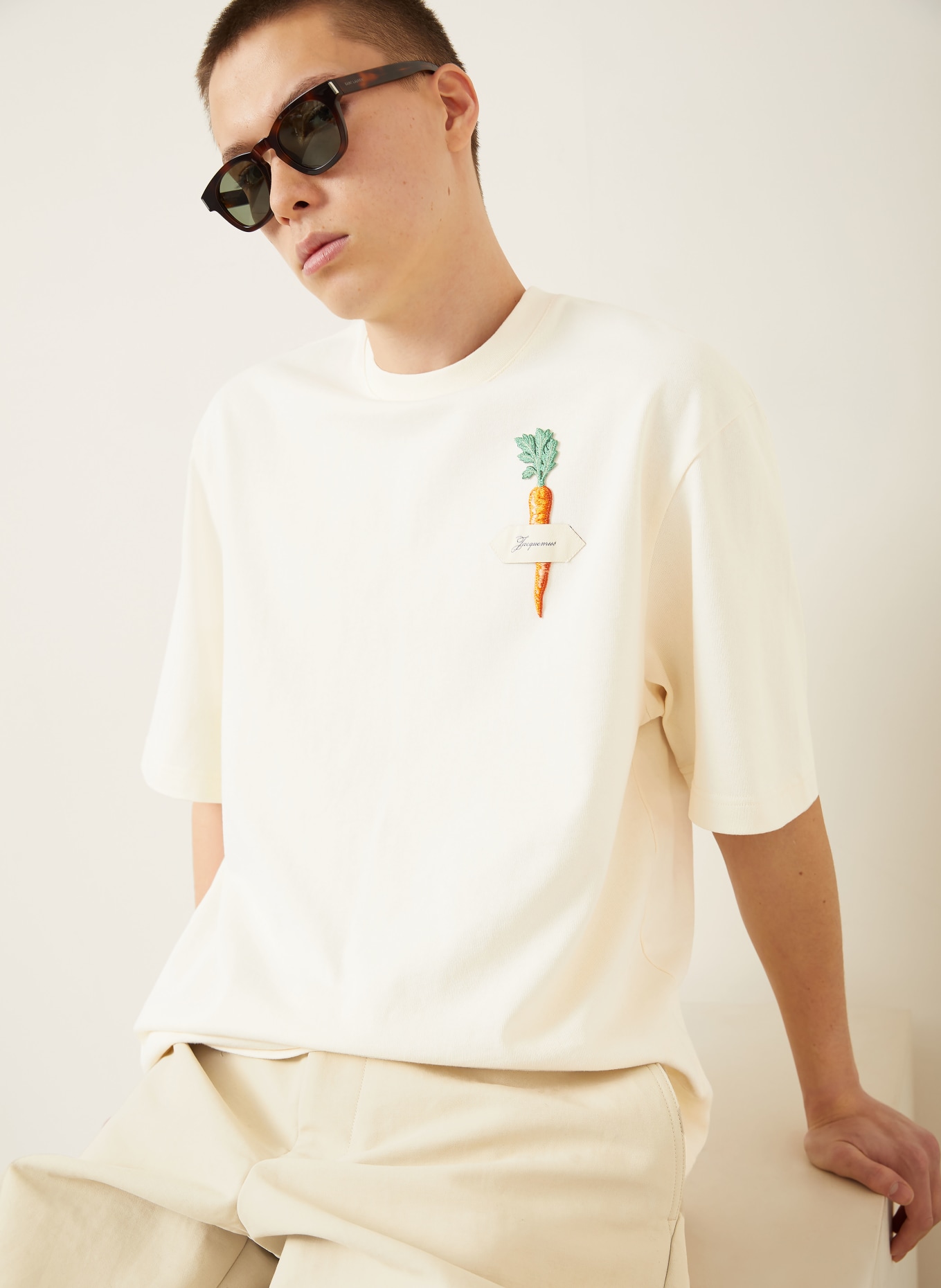 JACQUEMUS T-Shirt LE T-SHIRT CAROTTE: ECRU