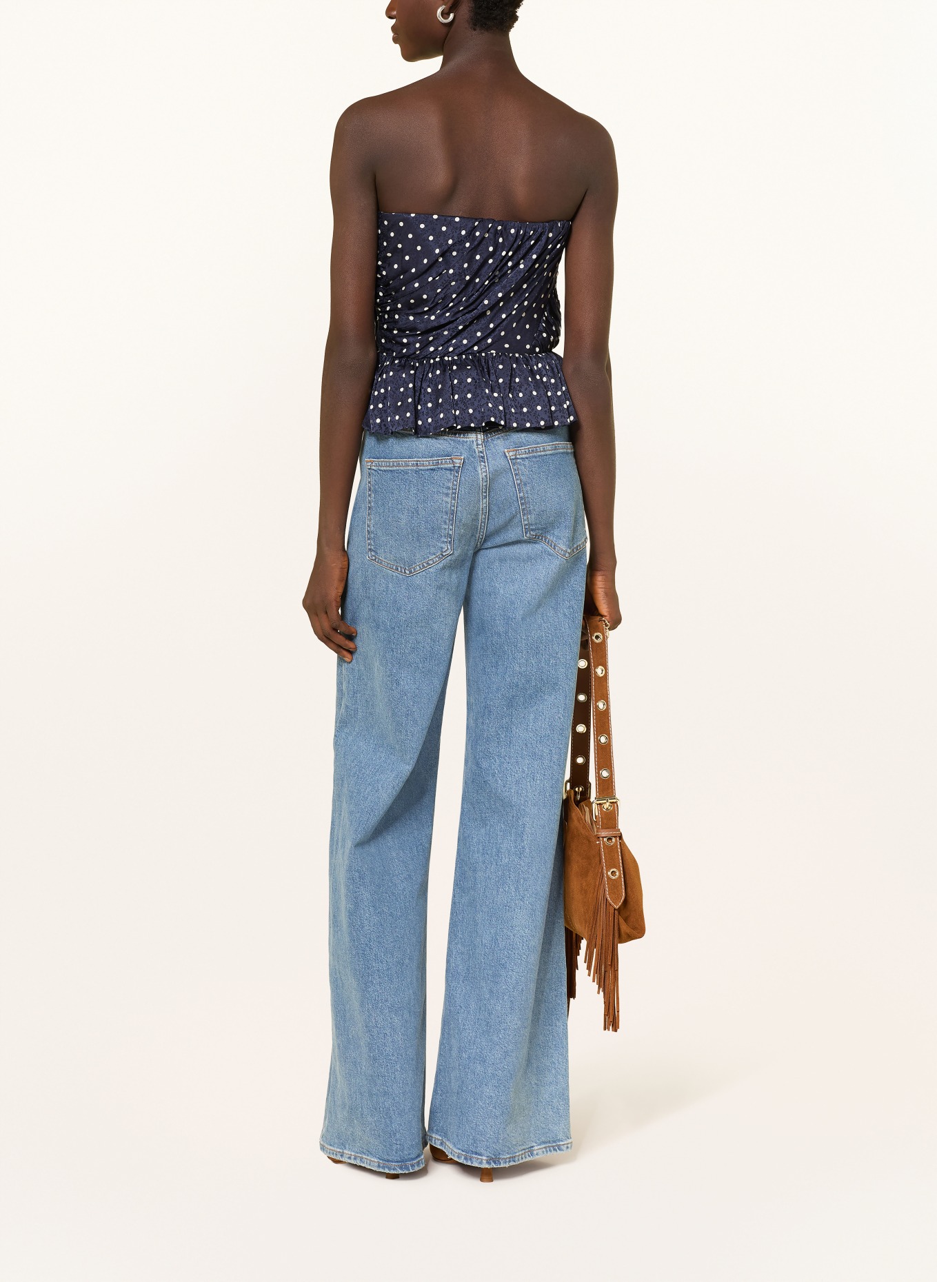 maje Off-Shoulder-Blusentop aus Satin: DUNKELBLAU / WEISS