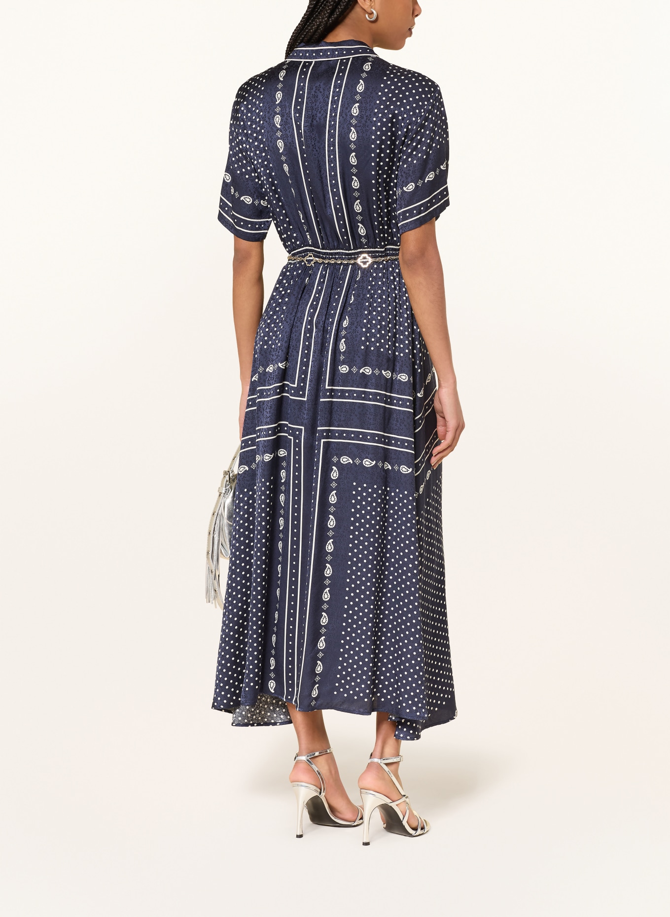 maje Hemdblusenkleid aus Satin: DUNKELBLAU / WEISS