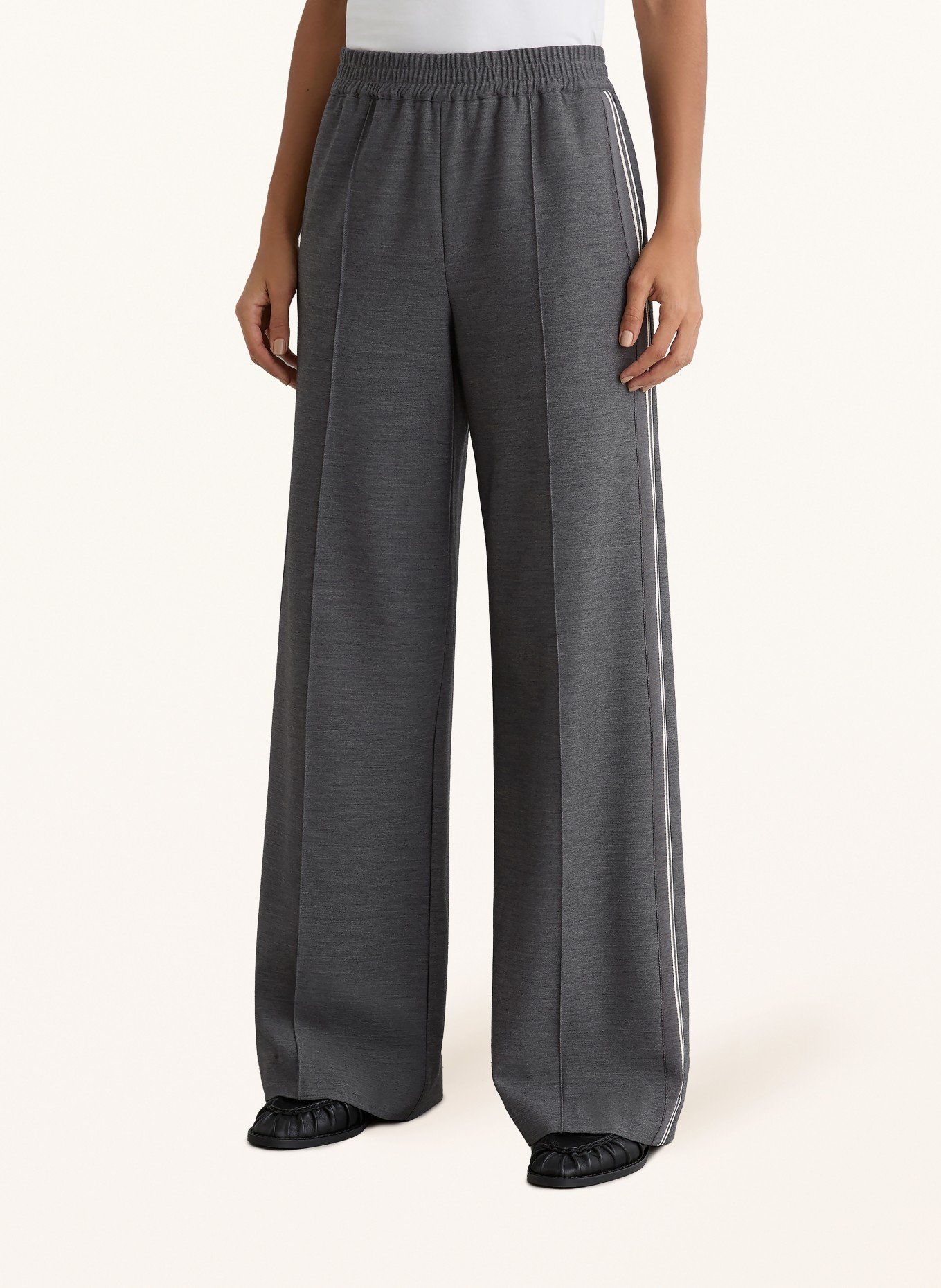 REISS Marlenehose MARLOW mit Galonstreifen: GRAU / WEISS