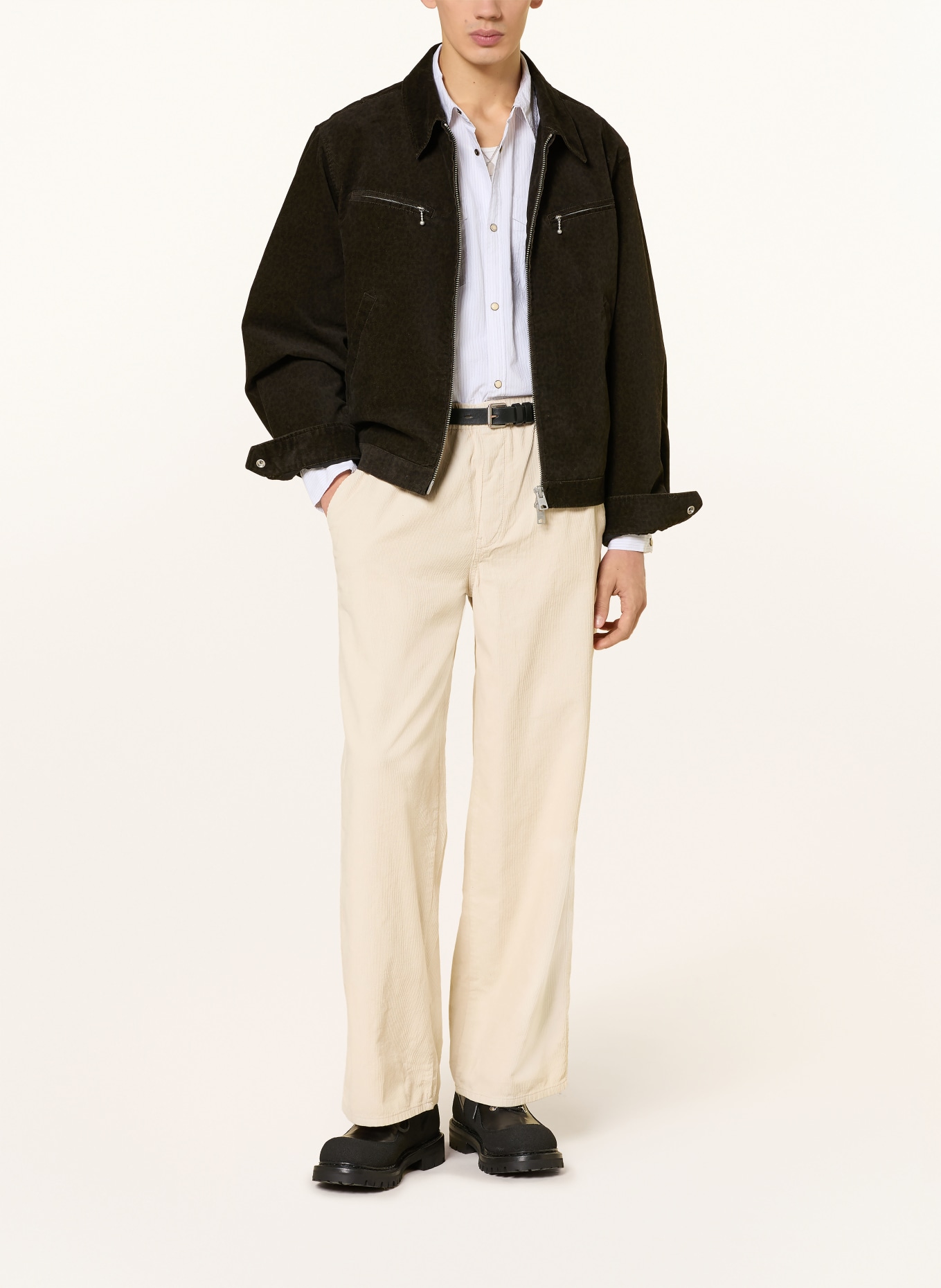 ALLSAINTS Sametová přezůlka KOREY: ČERNÁ / TMAVĚ HNĚDÁ