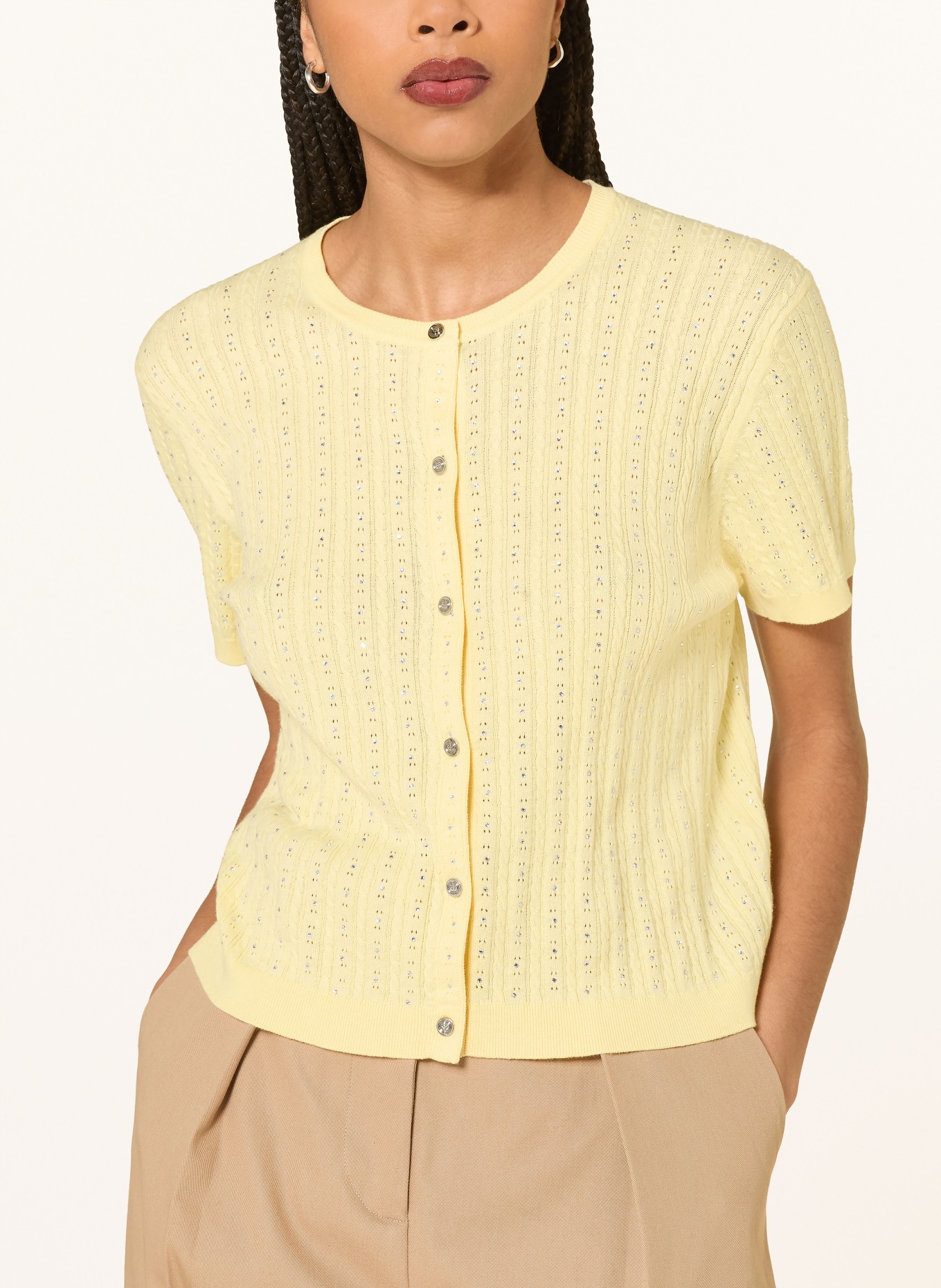 maje Strickjacke mit Schmucksteinen: GELB