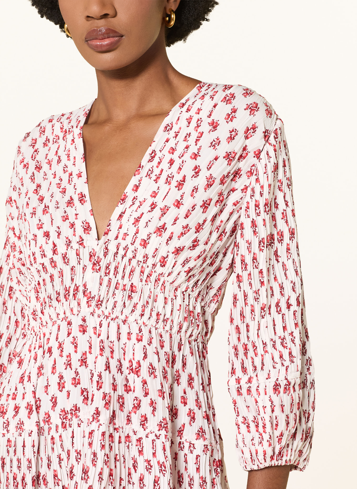 maje Plisseekleid mit 3/4-Arm: WEISS / HELLROT / ROT