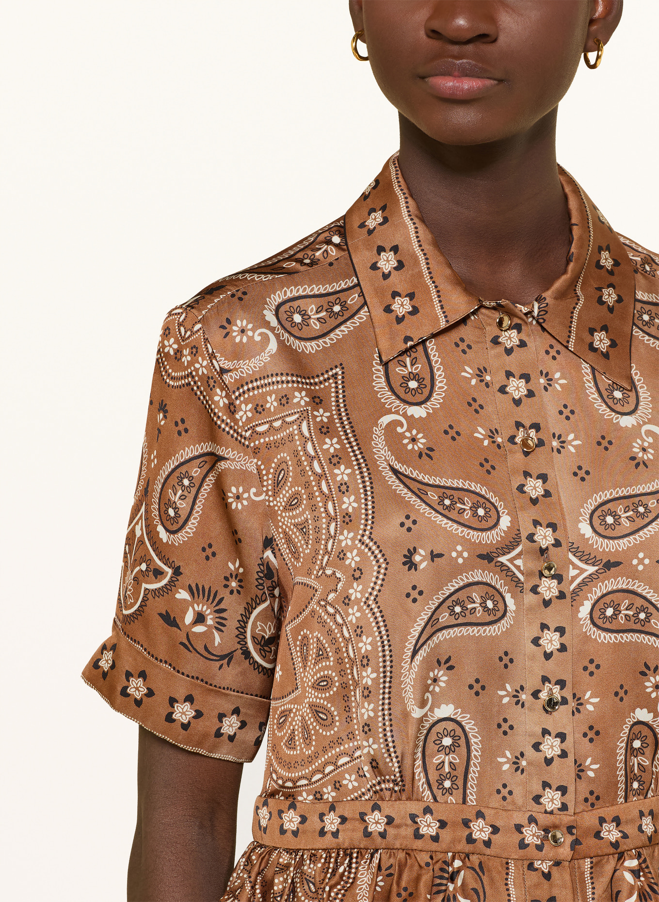 SANDRO Hemdbluse aus Satin: COGNAC / WEISS / SCHWARZ