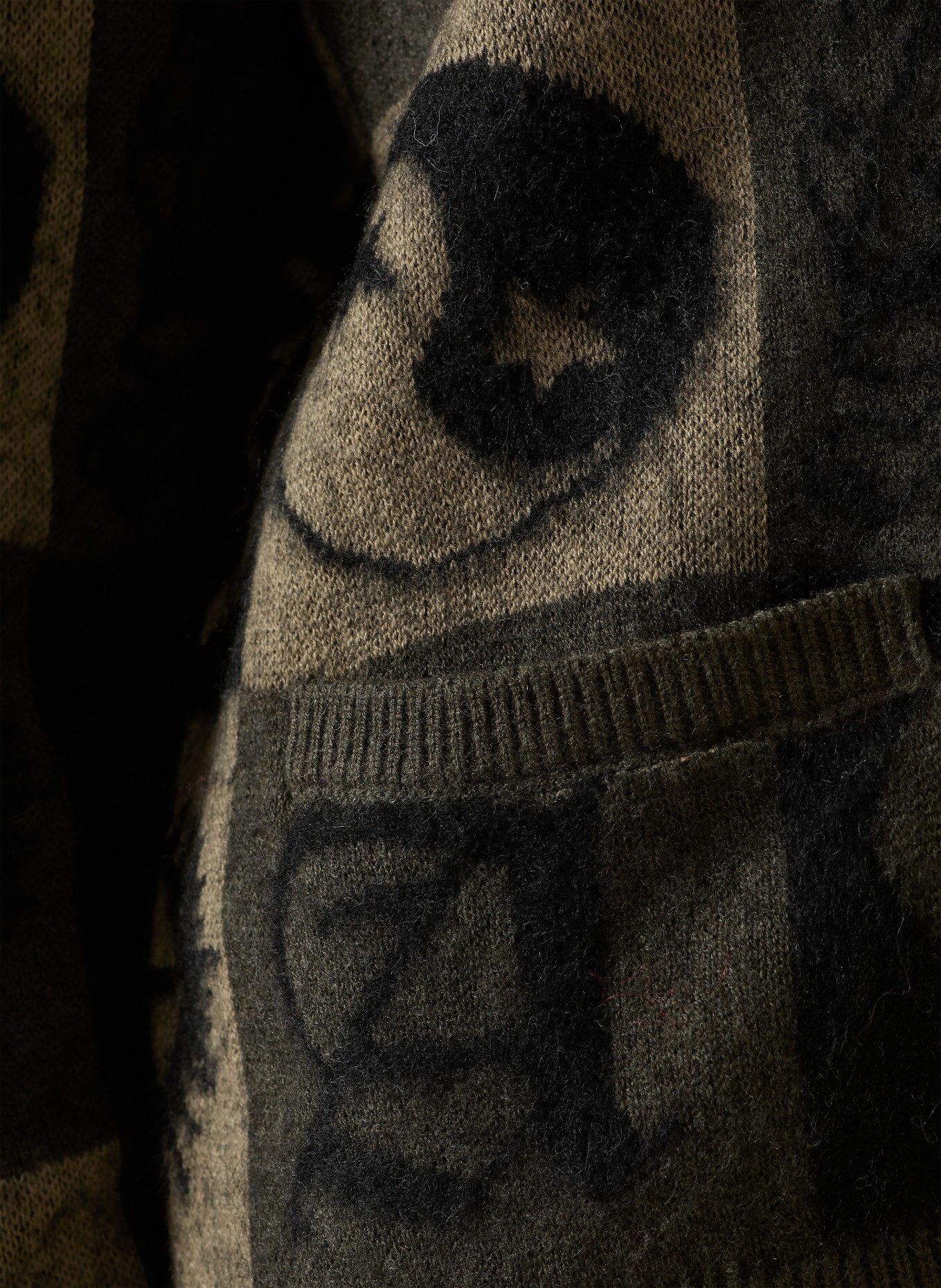 ALLSAINTS Strickjacke TRAVIS: OLIV / SCHWARZ