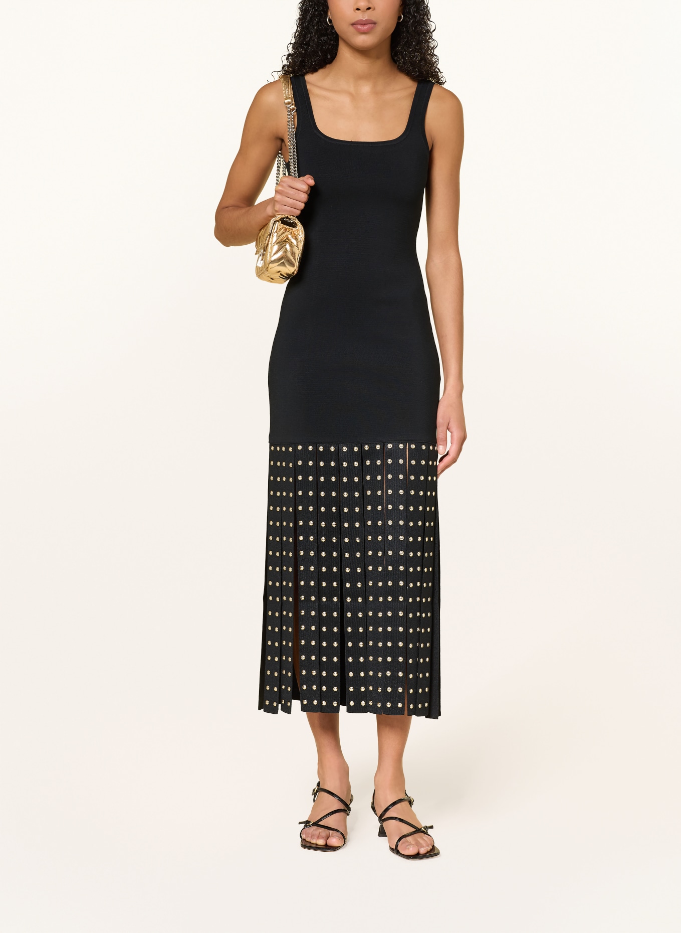 SANDRO Strickkleid mit Nieten: SCHWARZ / SILBER