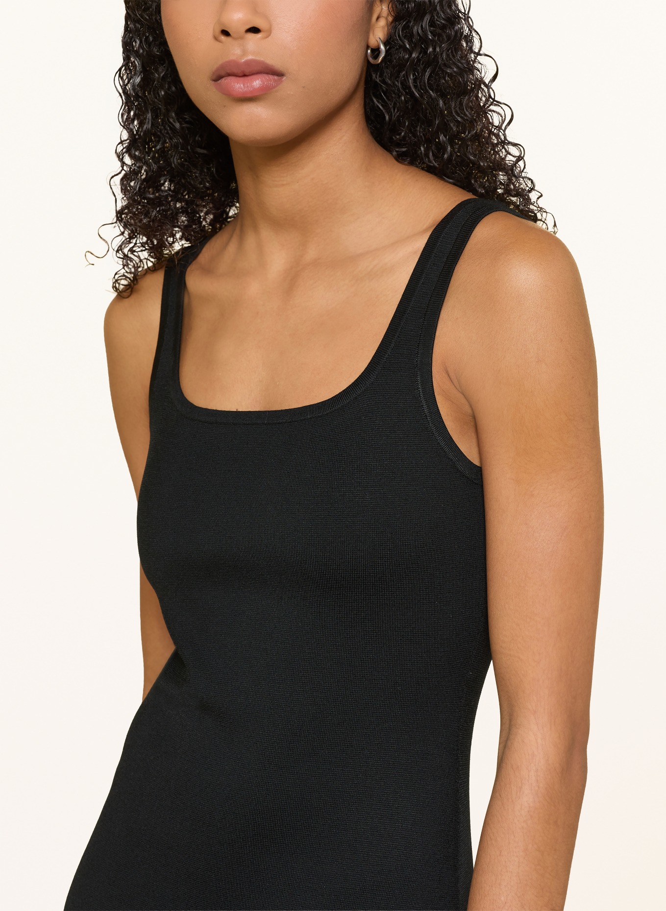 SANDRO Strickkleid mit Nieten: SCHWARZ / SILBER