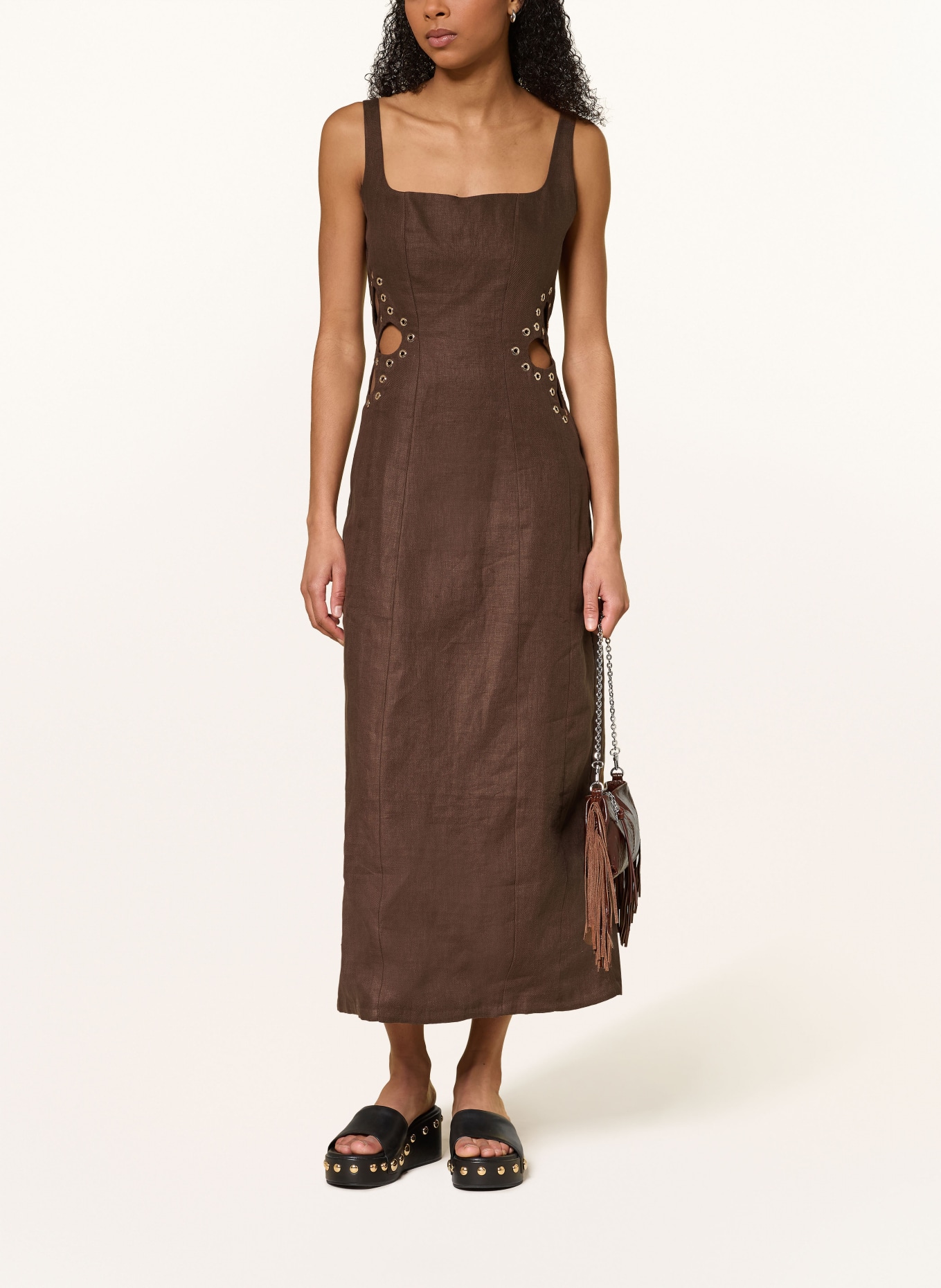 maje Leinenkleid mit Nieten und Cut-outs: BRAUN