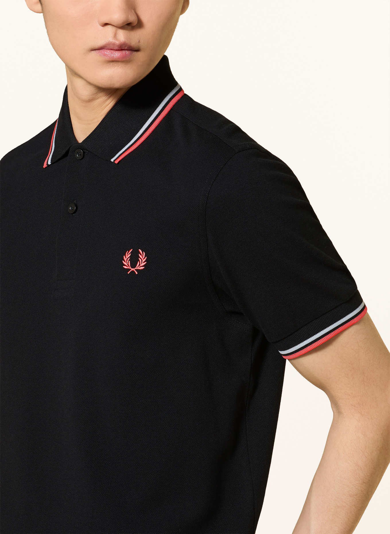 FRED PERRY Polo piqué: NOIR / ROUGE CLAIR / BLANC