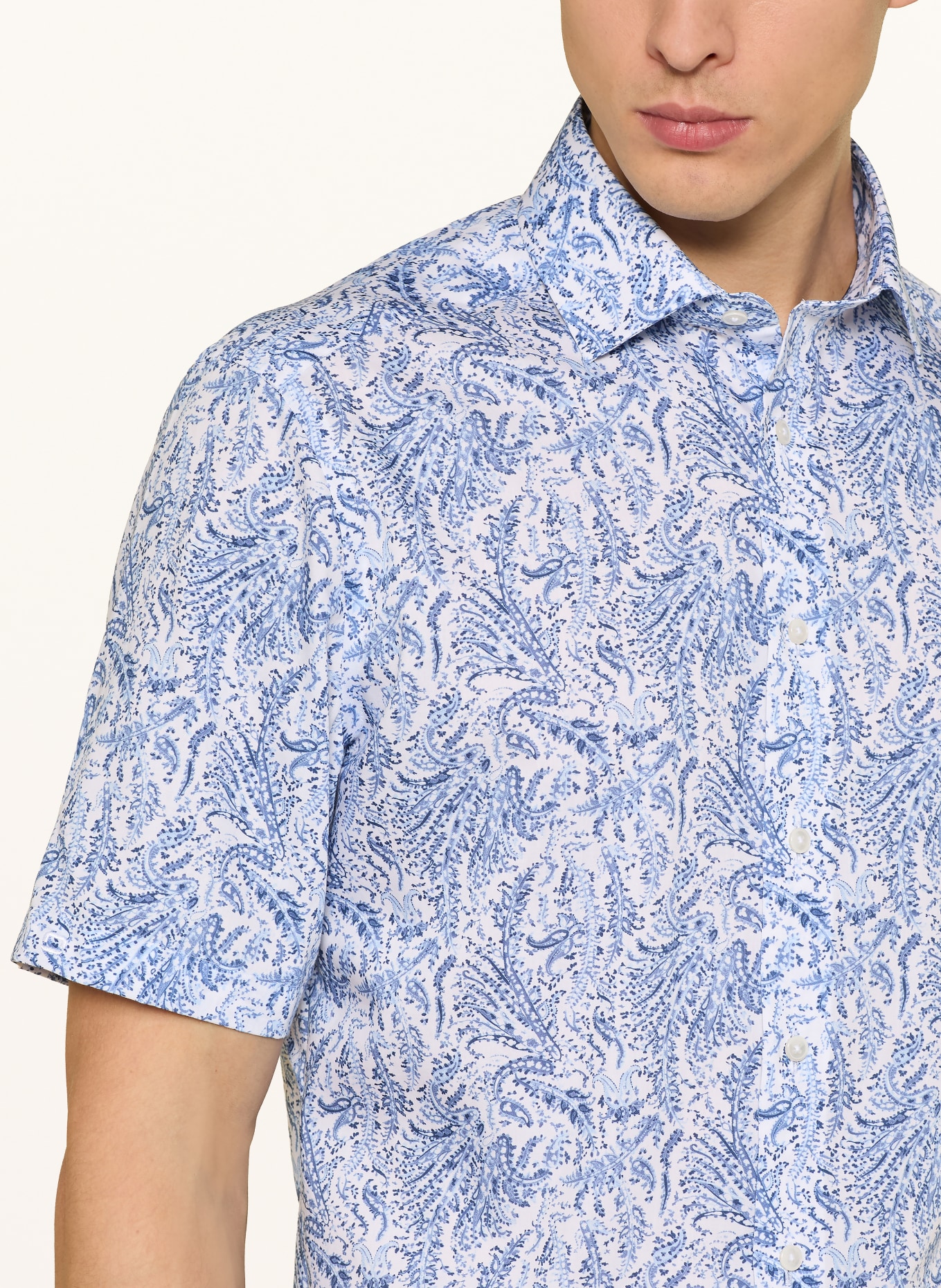 OLYMP Chemise à manches courtes Luxor coupe moderne: BLEU CLAIR / BLANC