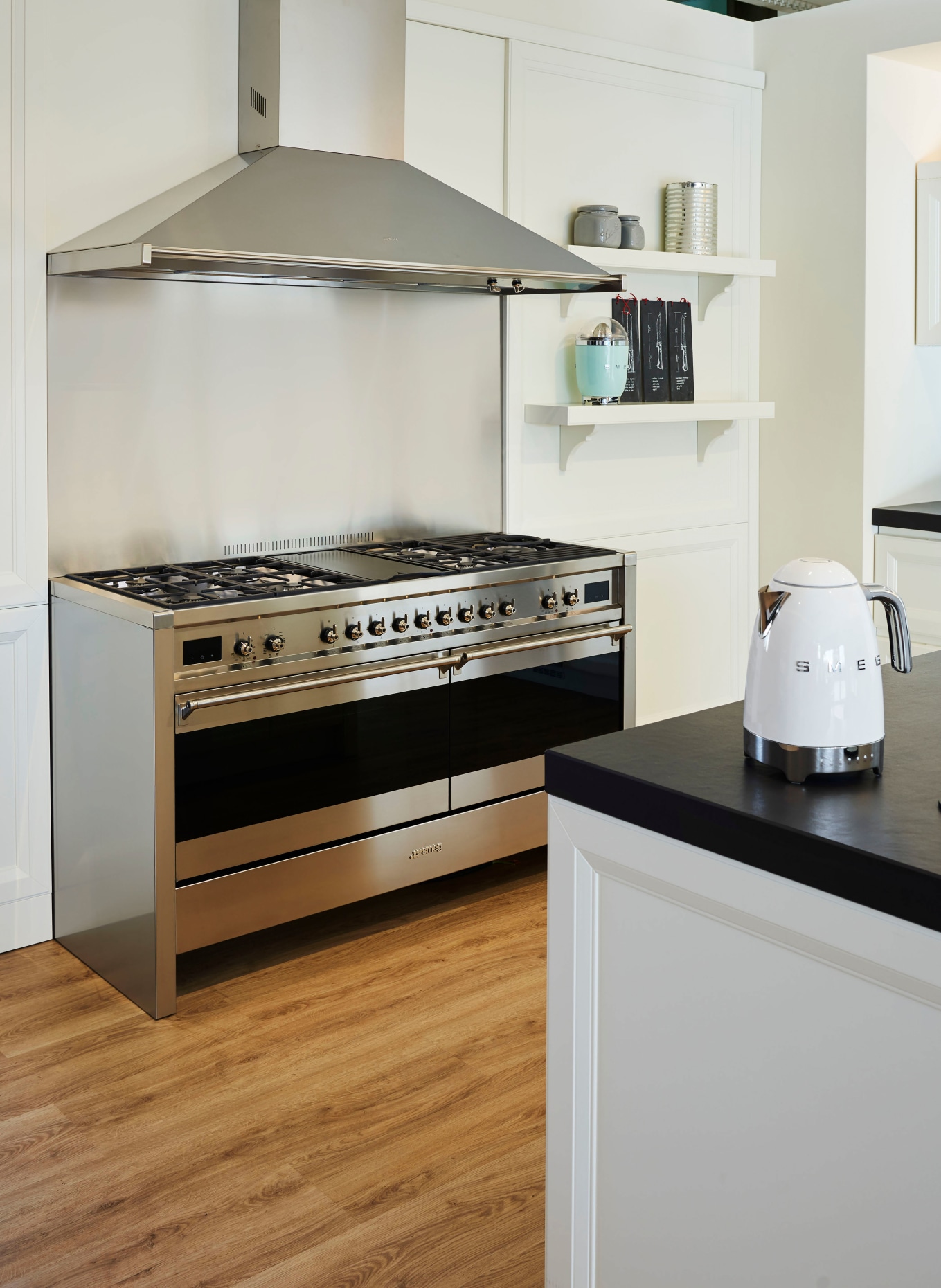 SMEG Czajnik KLF04: BIAŁY