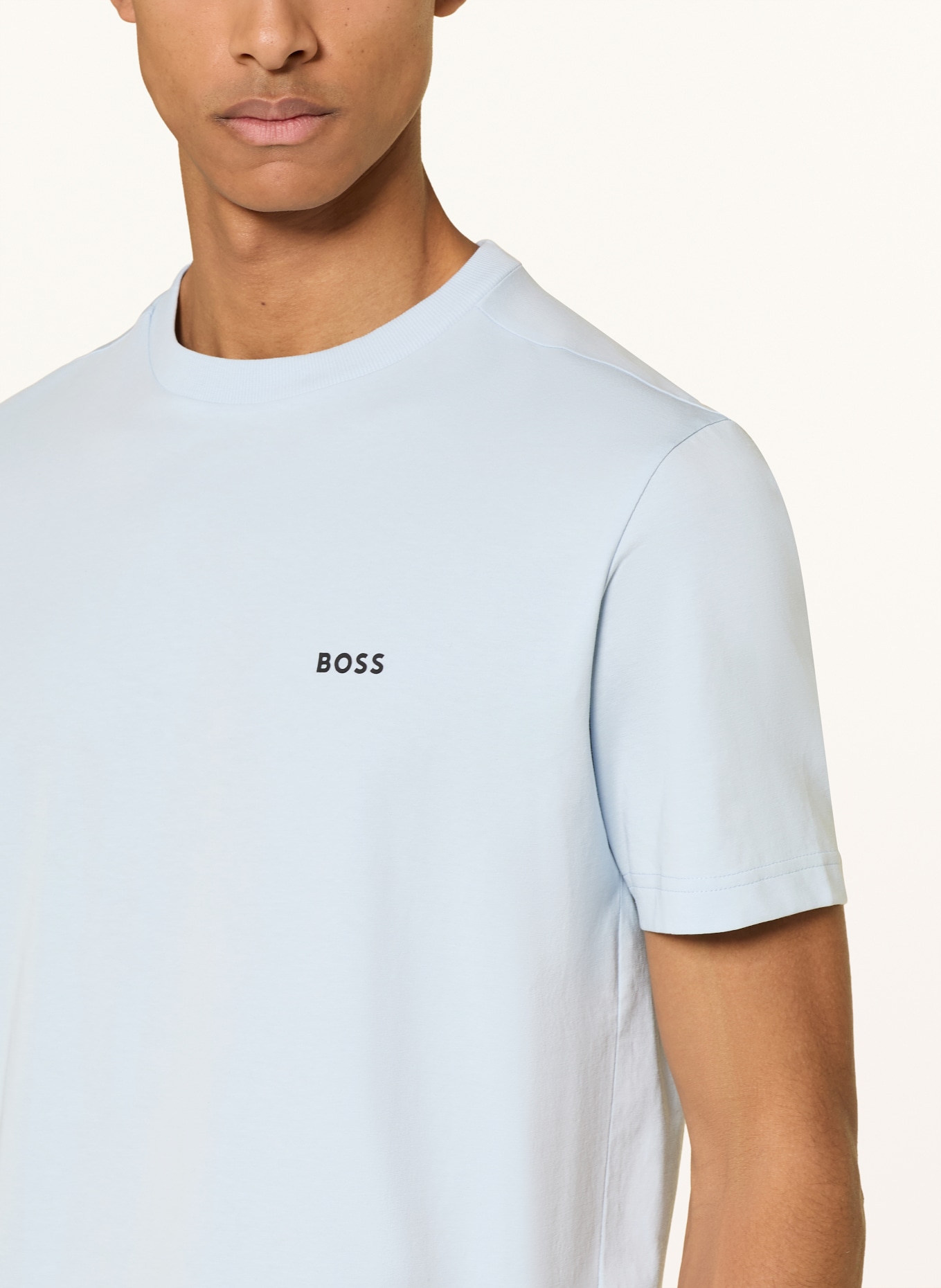 BOSS T-shirt TEE: LICHTBLAUW