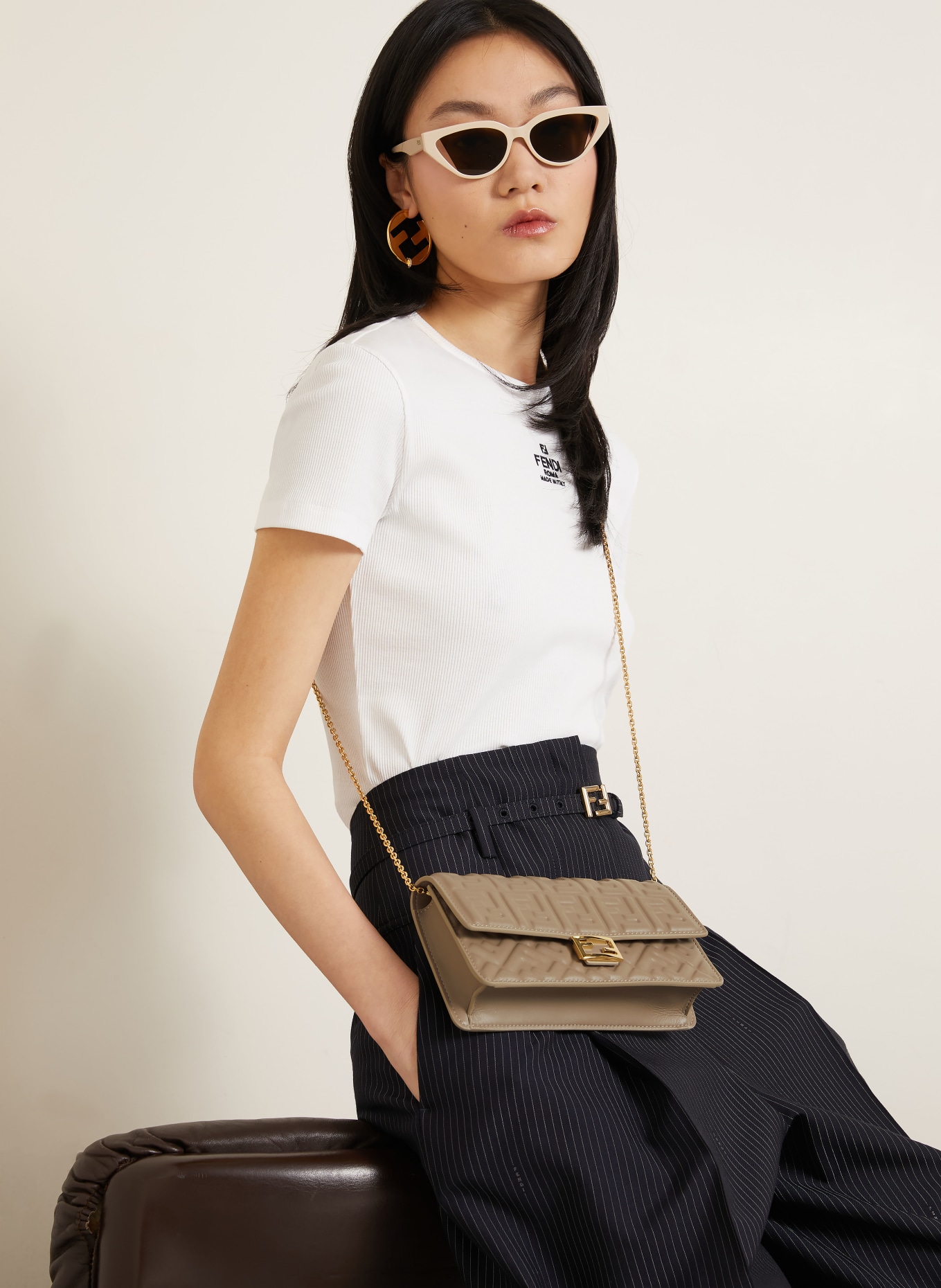 FENDI Geldbörse BAGUETTE zum Umhängen: TAUPE / GOLD