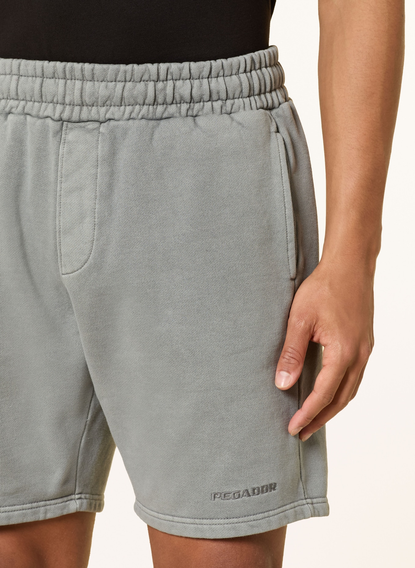 PEGADOR Sweatshorts: GRAU