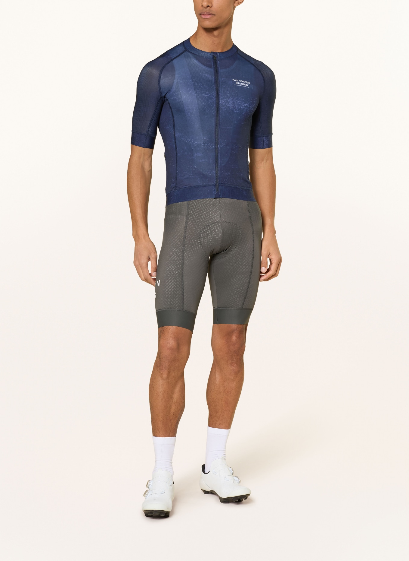 PAS NORMAL STUDIOS Fietsbroek MECHANISM BIBS met bretels en gewatteerde inzetstukken: DONKERGRIJS / WIT