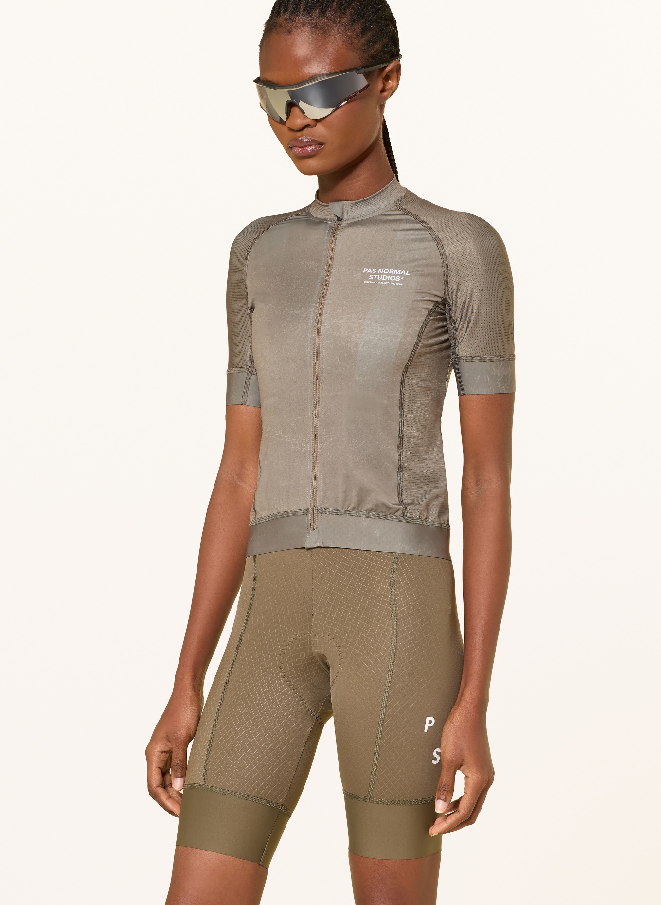PAS NORMAL STUDIOS MECHANISM BIBS cycling shorts with straps and padded insert: KHAKI / WHITE