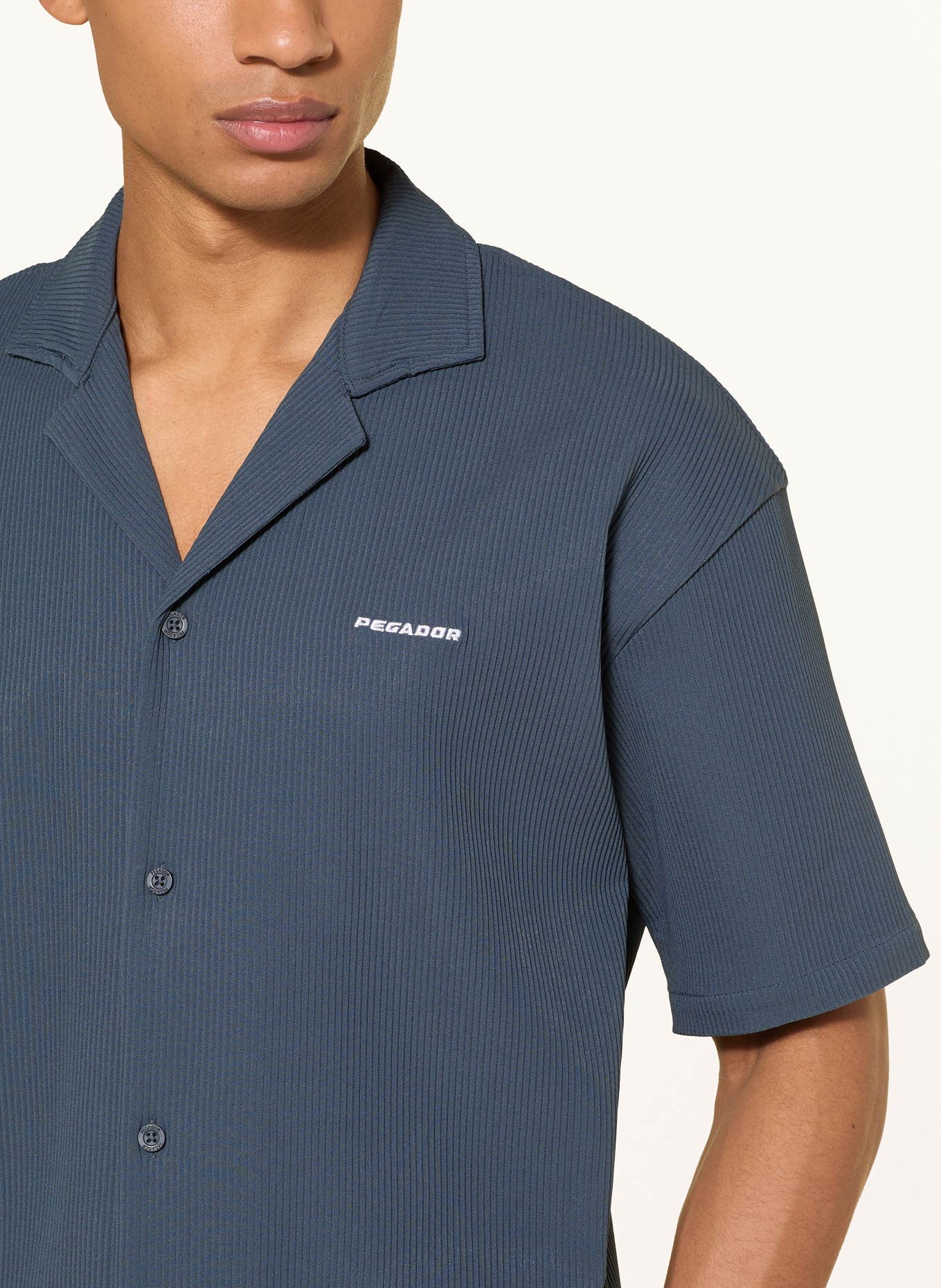 PEGADOR Koszula z klapami TROY comfort fit z plisami: GRANATOWY