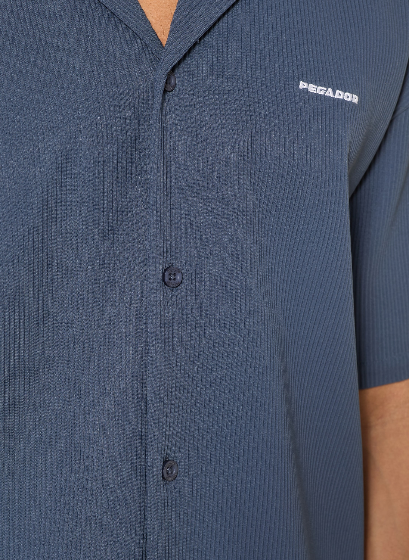 PEGADOR Koszula z klapami TROY comfort fit z plisami: GRANATOWY