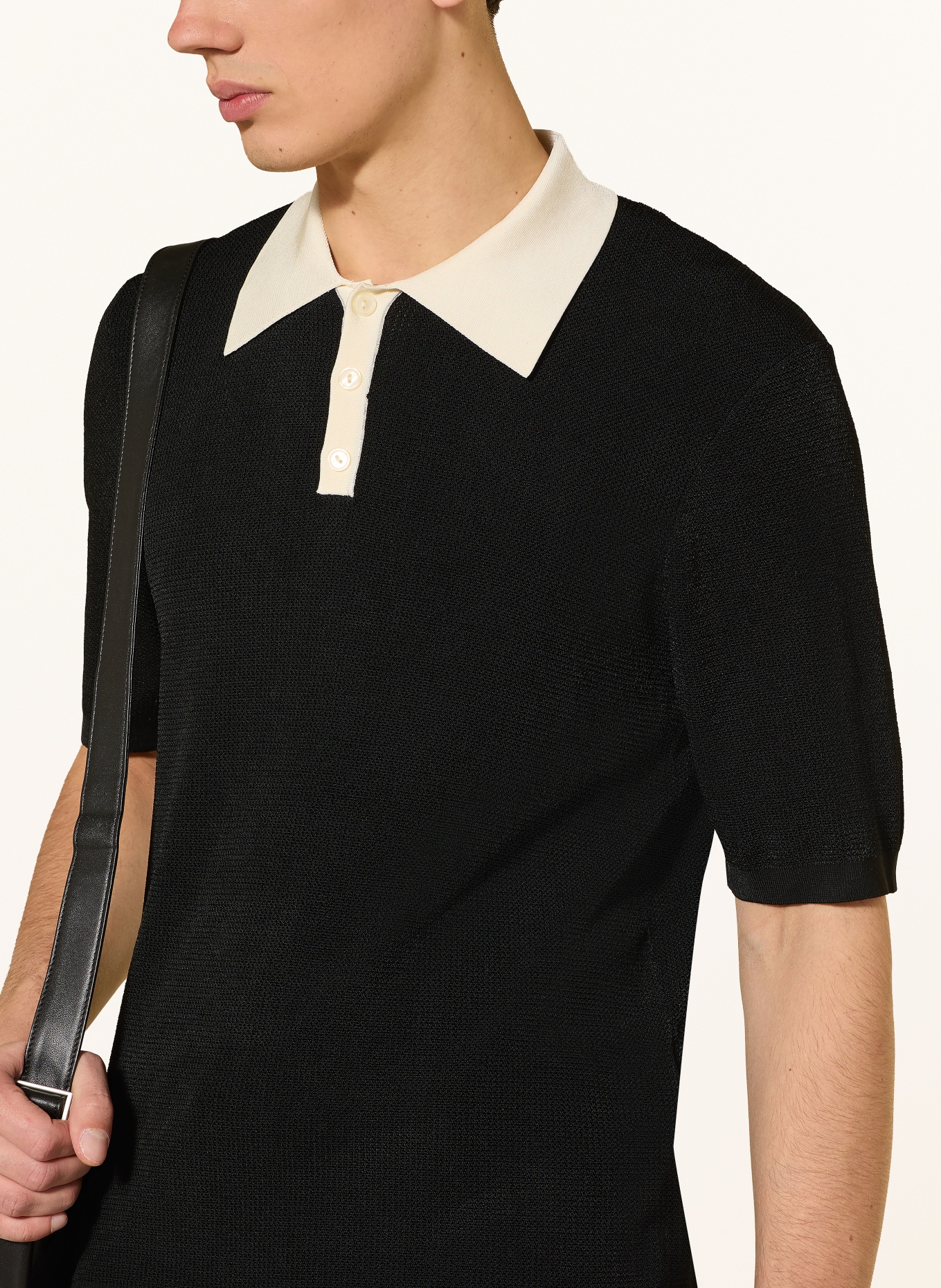 SANDRO Strick-Poloshirt: SCHWARZ / CREME