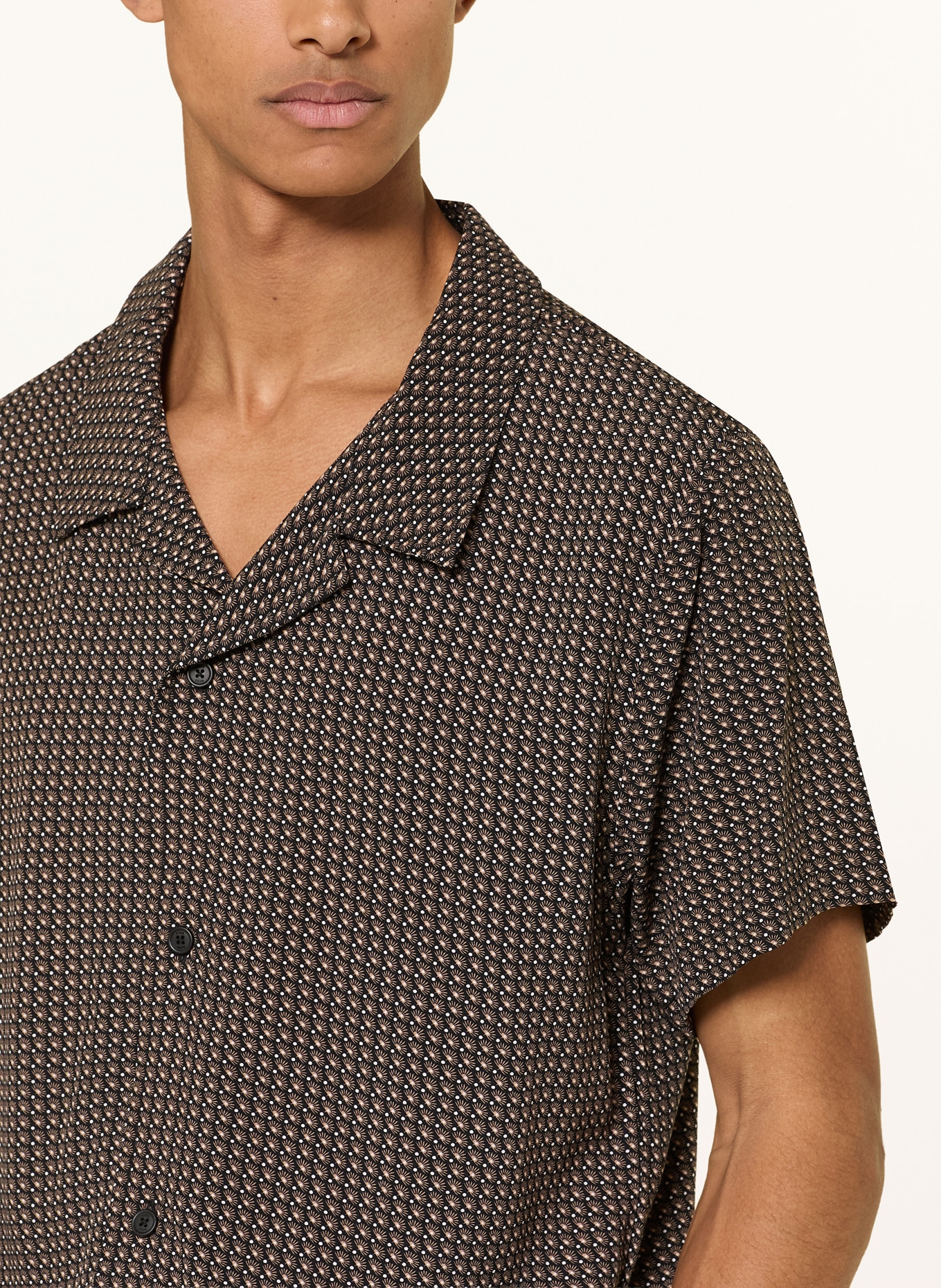 BOSS Resorthemd BEACH Comfort Fit: SCHWARZ / HELLBRAUN / WEISS