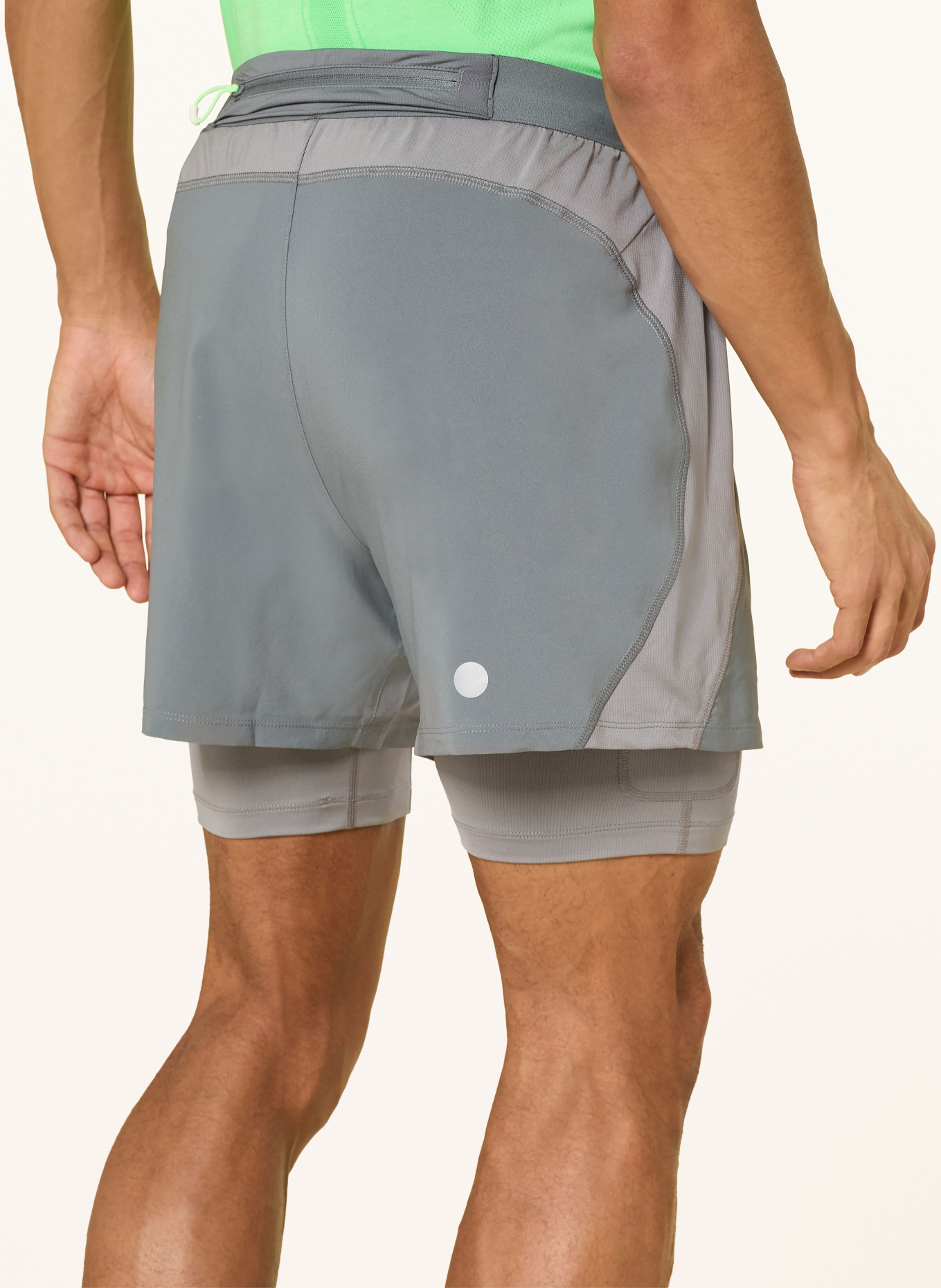 ASICS 2-in-1-Laufshorts ROAD: GRAU