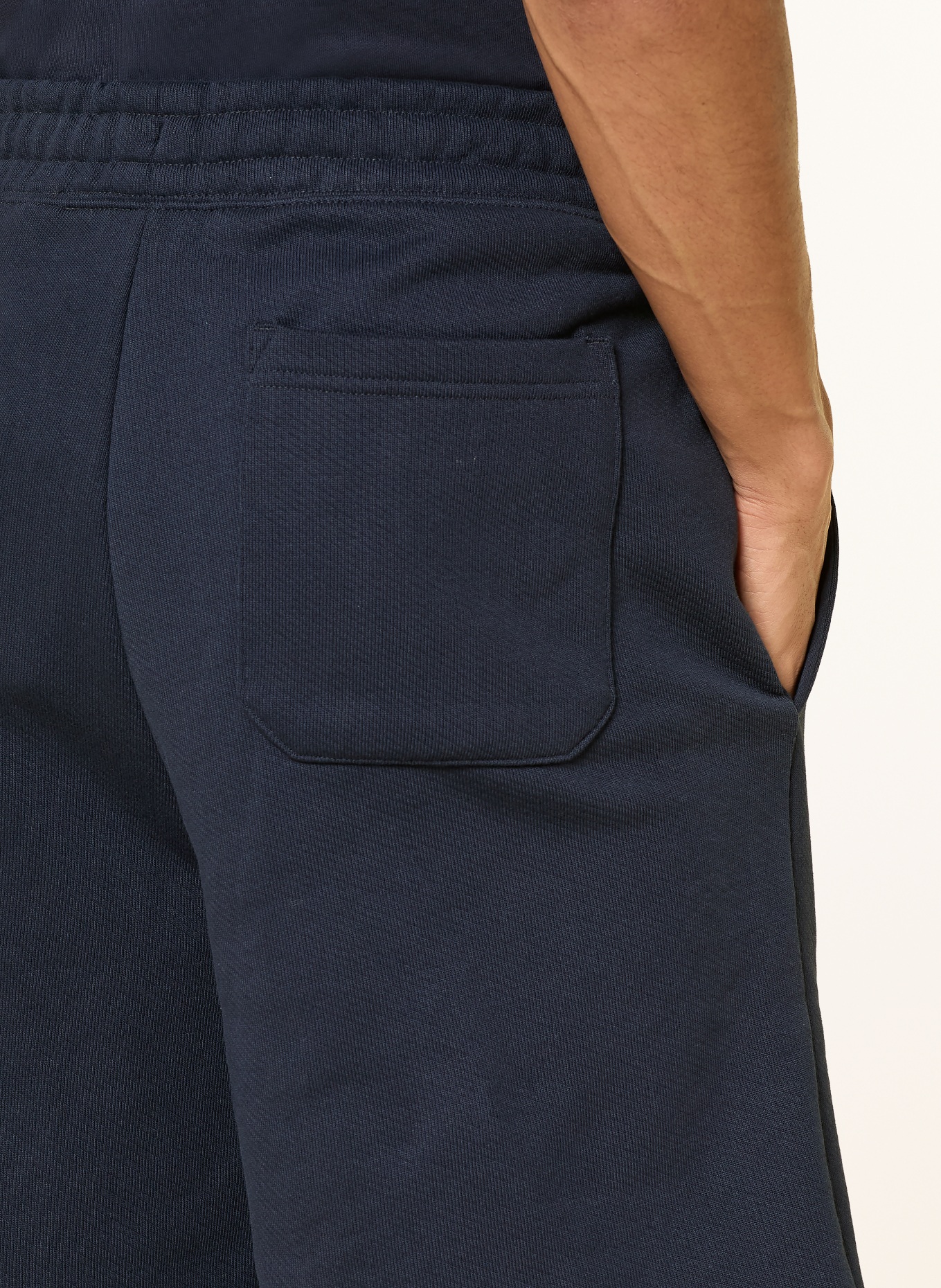 HUGO Sweatshorts NOMARIO: DUNKELBLAU / NEONGELB