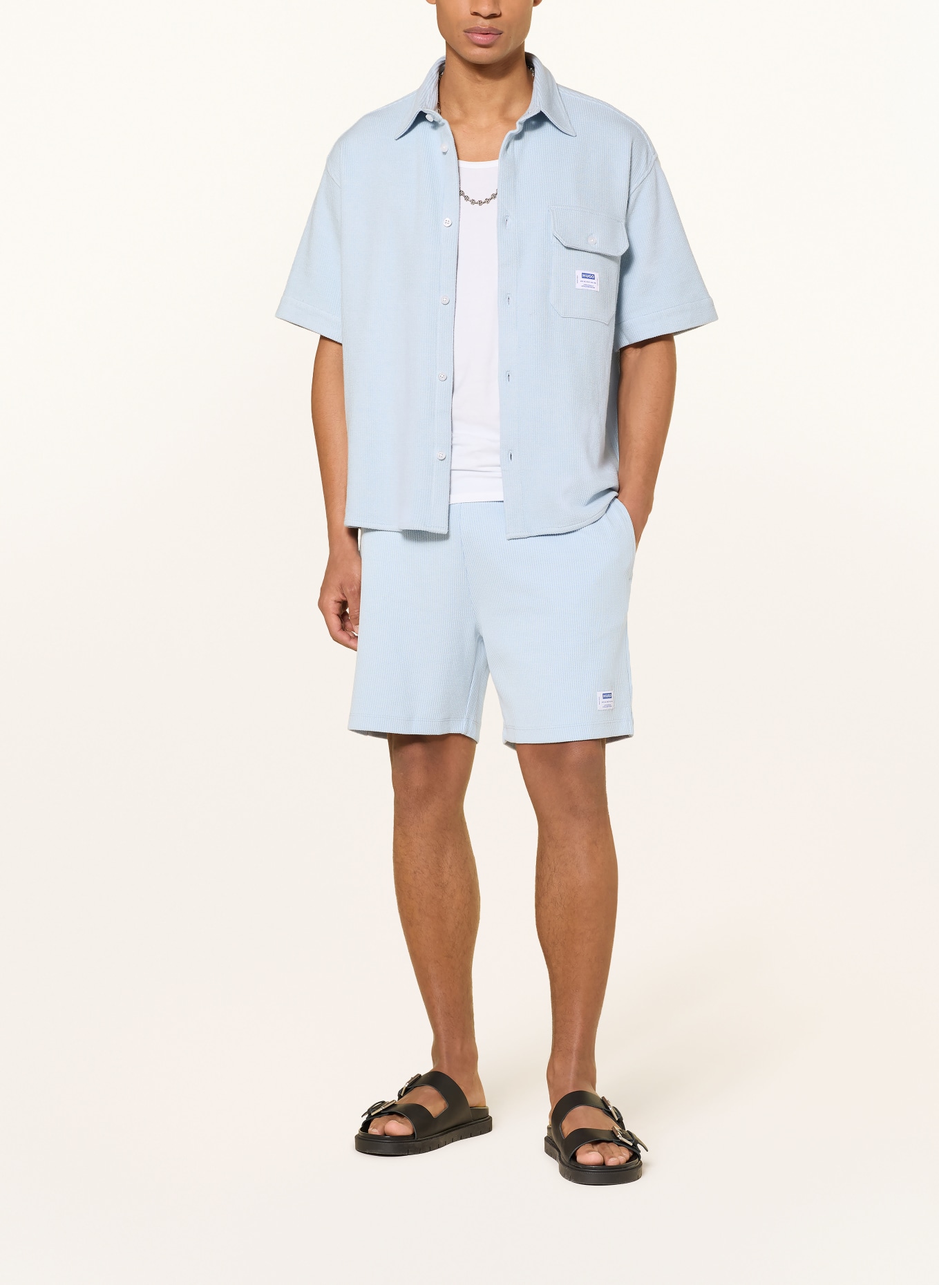 HUGO Sweatshorts NUWAFFLO: LICHTBLAUW